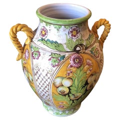 Urna in ceramica italiana degli anni '90, dipinta a mano nei toni del giallo e del verde