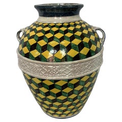 Urna italiana in ceramica giallo-verde, dipinta a mano, con due manici, degli anni ’90