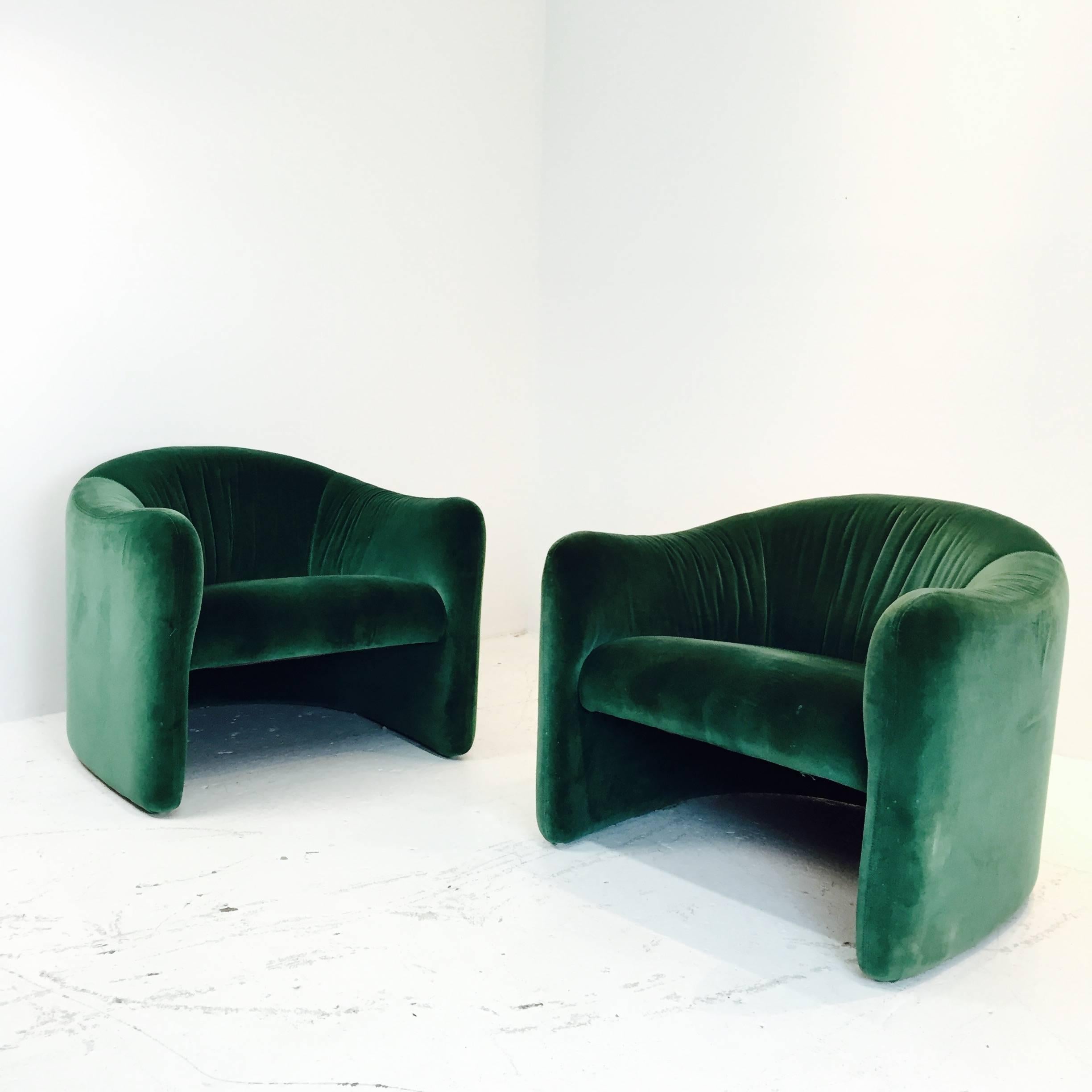 Pair of Luscious Green Velvet Armchairs by Metro In Good Condition In Dallas, TX