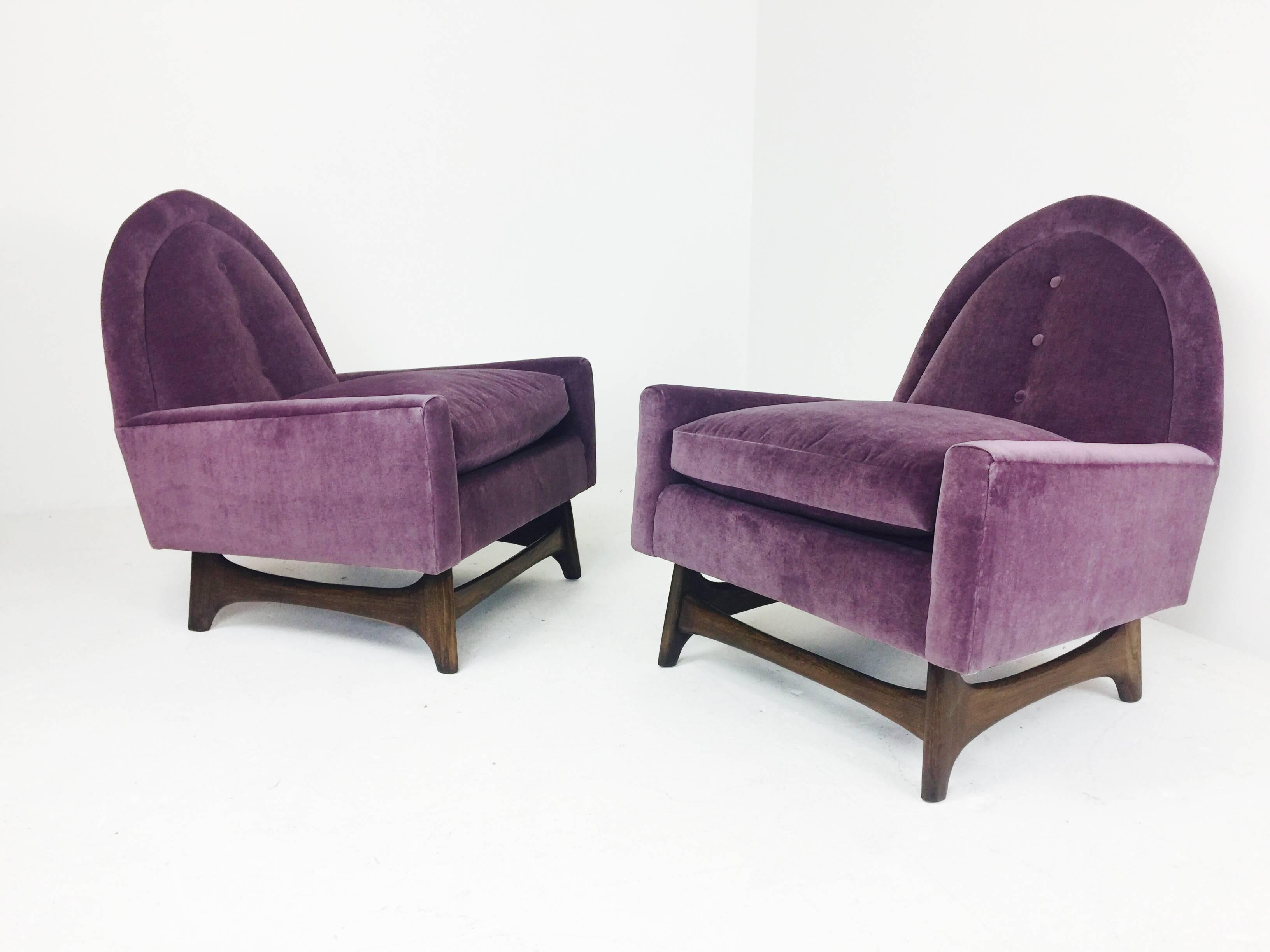 Pair of newly upholstered lounge chairs in purple velvet in the style of Adrain Pearsall, circa 1960s.

Dimensions: 28
