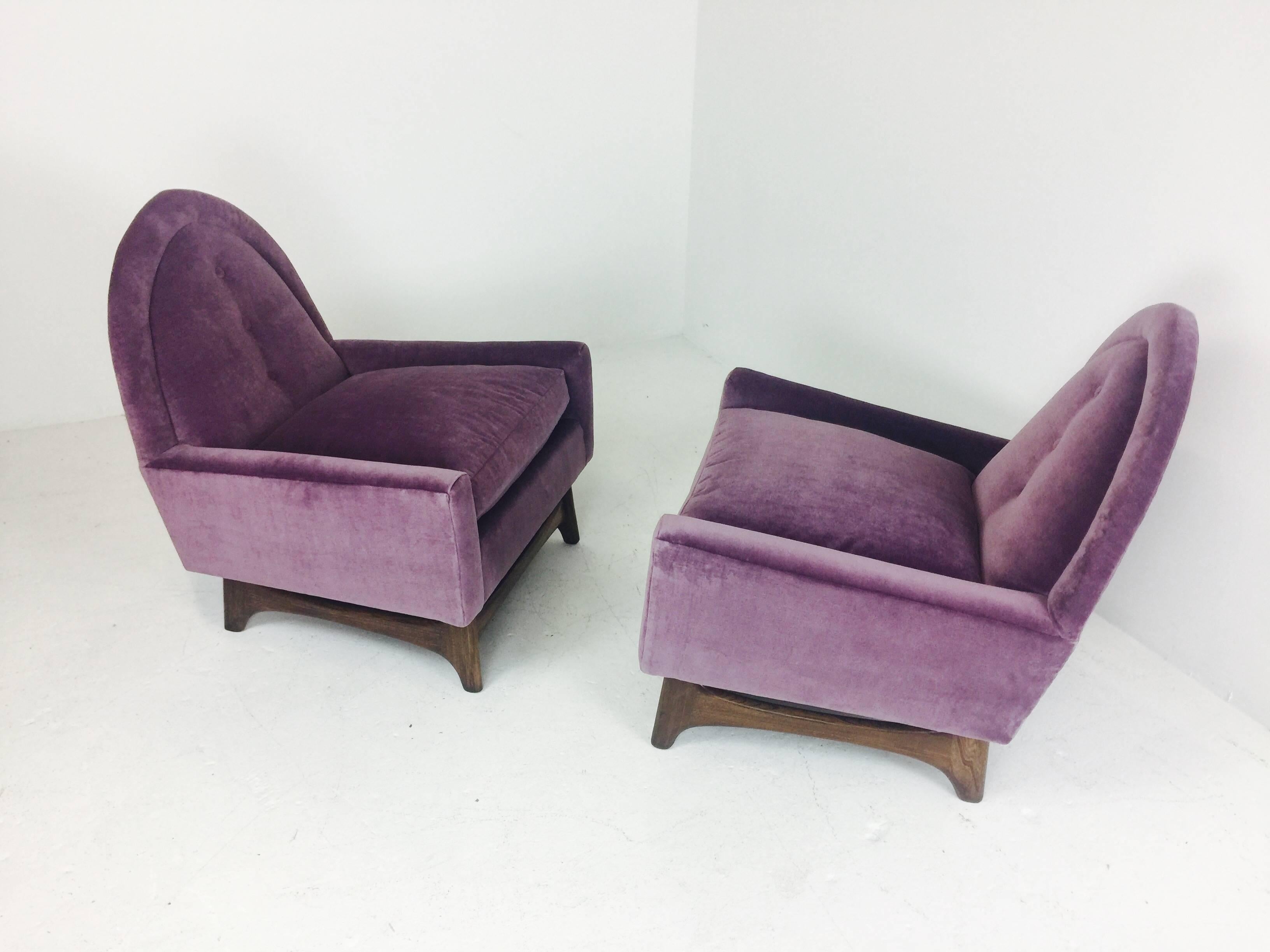 Mid-Century Modern Pair of Purple Velvet Lounge Chairs in the Style of Adrian Pearsall