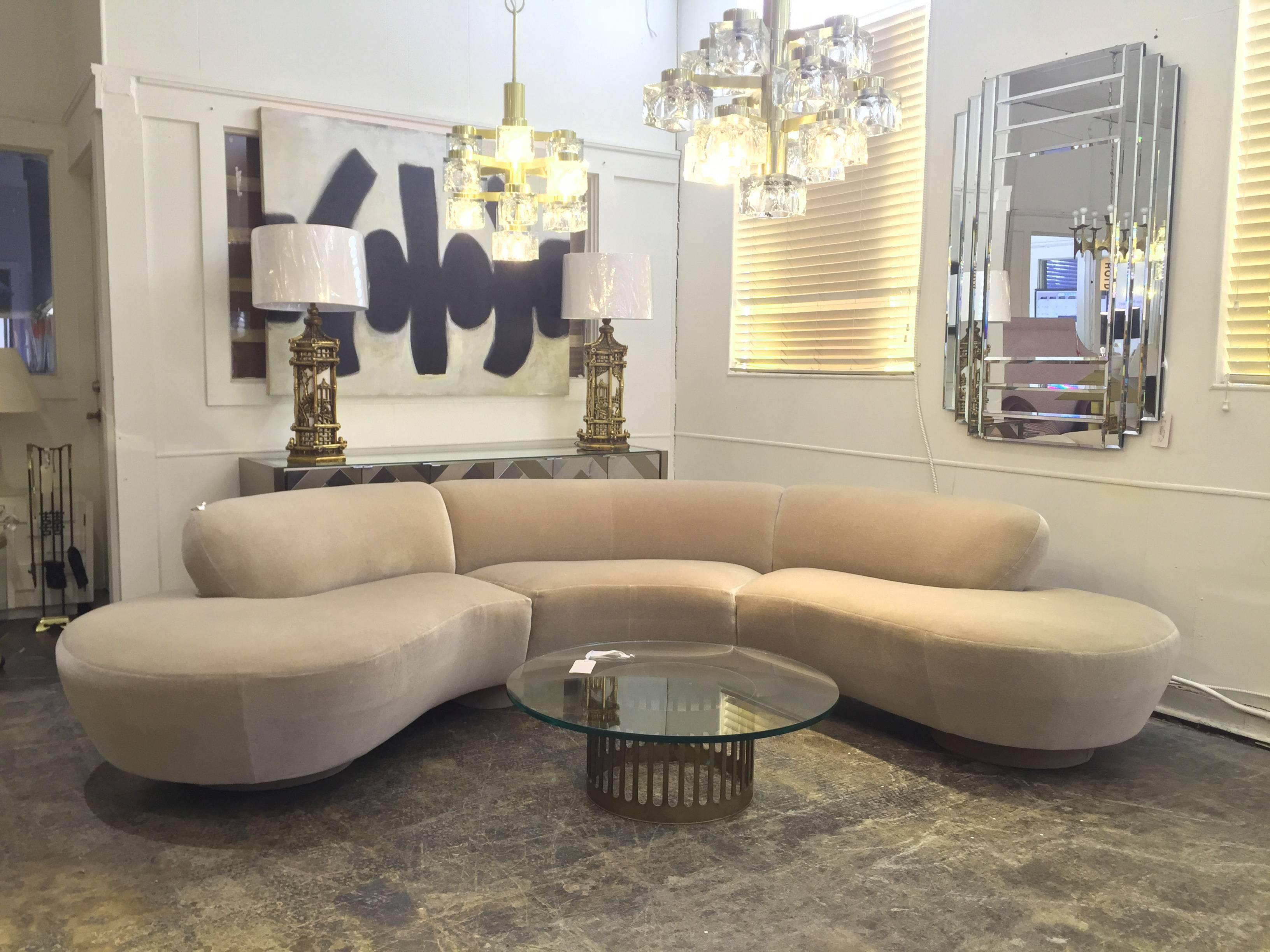 Vladimir Kagan serpentine cloud sectional sofa in oyster mohair. Sofa is in excellent vintage condition.

Dimensions: 122