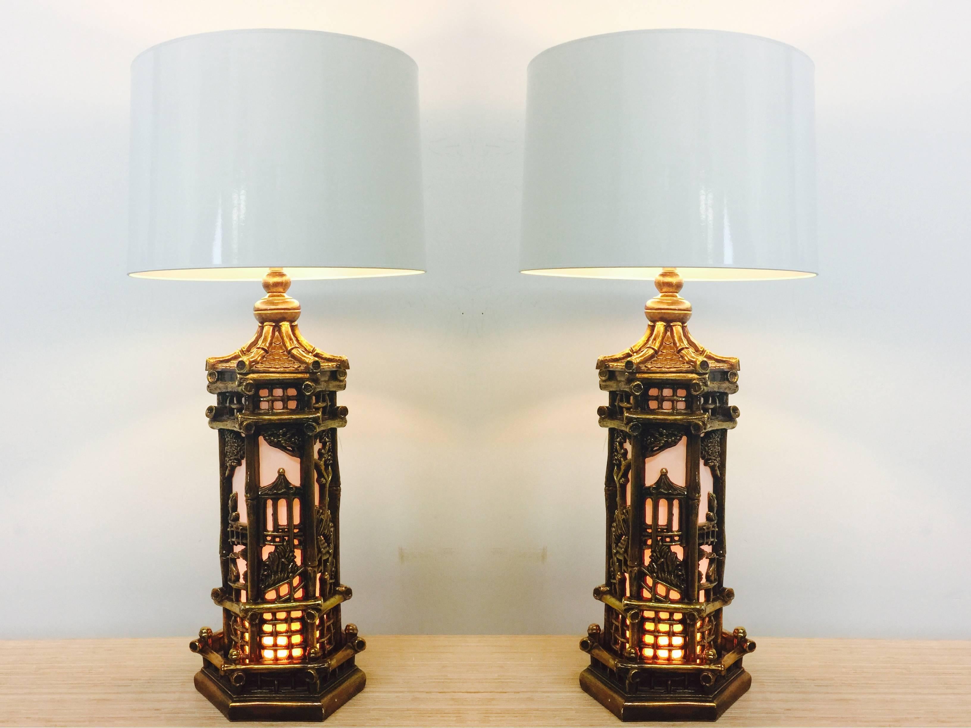 Mid-Century Modern Pair of Chinoiserie Gold Lamps in the Style of James Mont For Sale