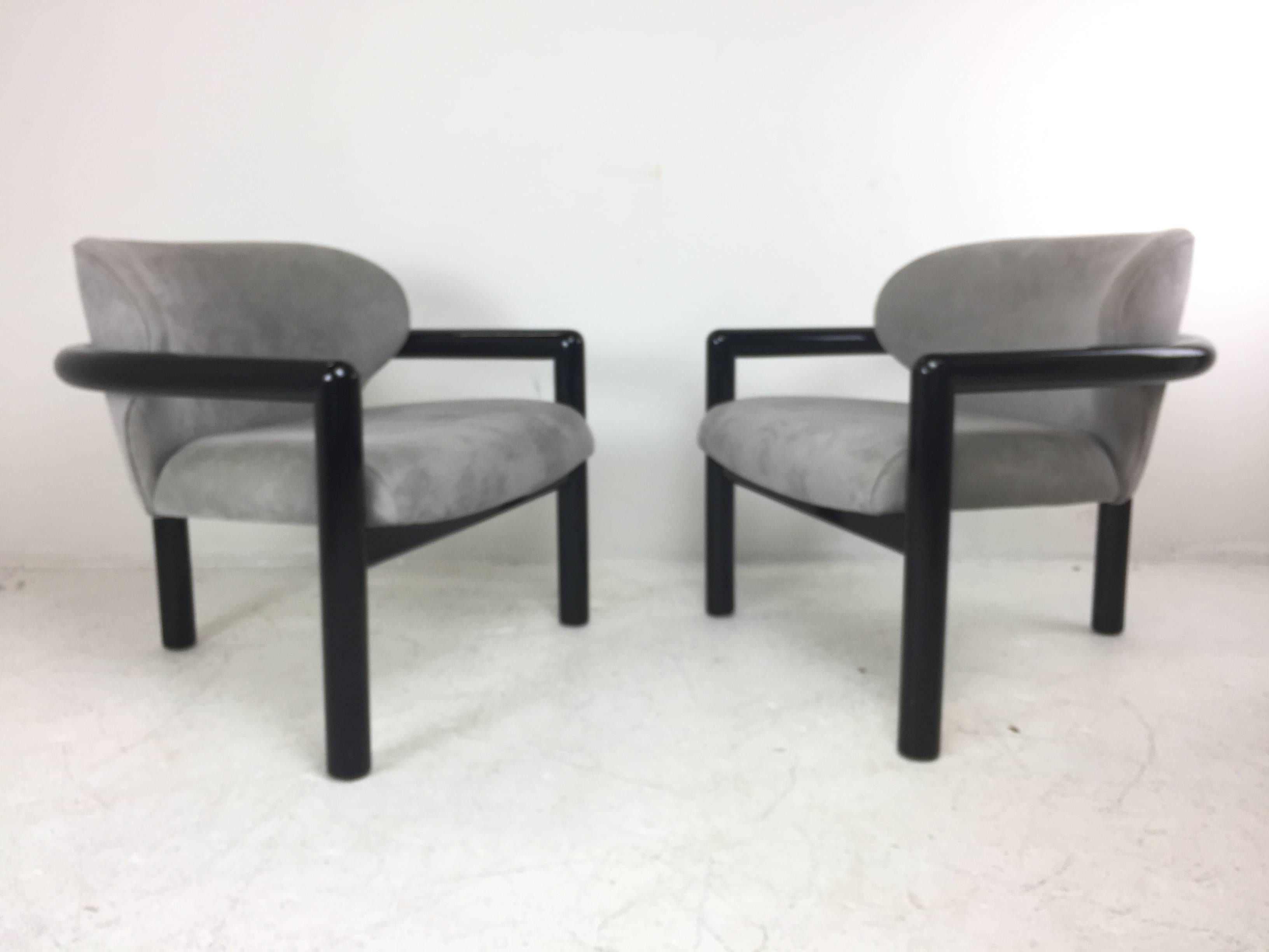 Pair of Three Legged Lounge Chairs In Good Condition In Dallas, TX