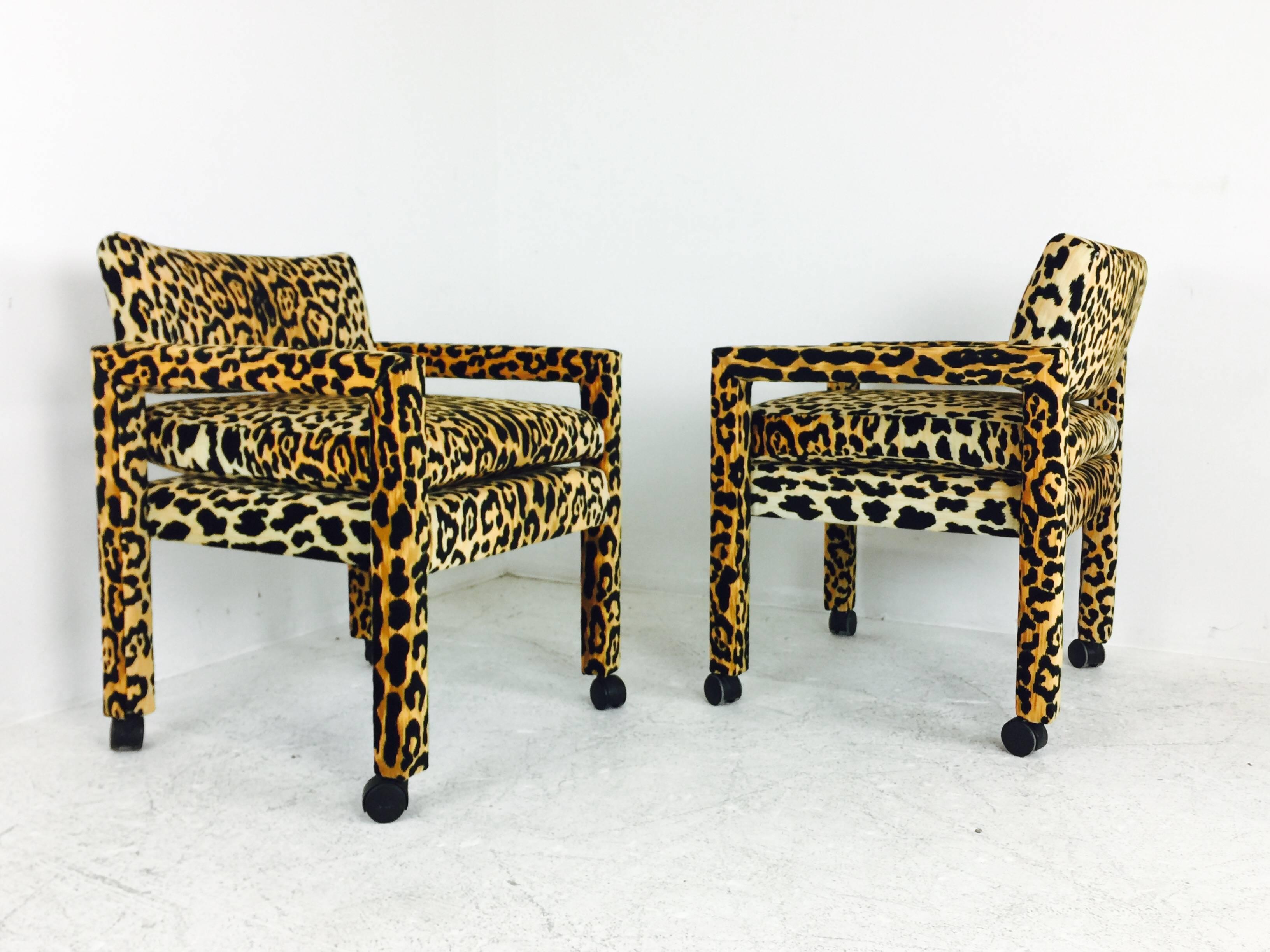 Newly upholstered pair of Milo Baughman Parsons chairs on casters.
These are petite in scale and perfect for a New York size apartment. Timeless design.

Dimension: 23" W x 22" D x 29" T
seat height 18".