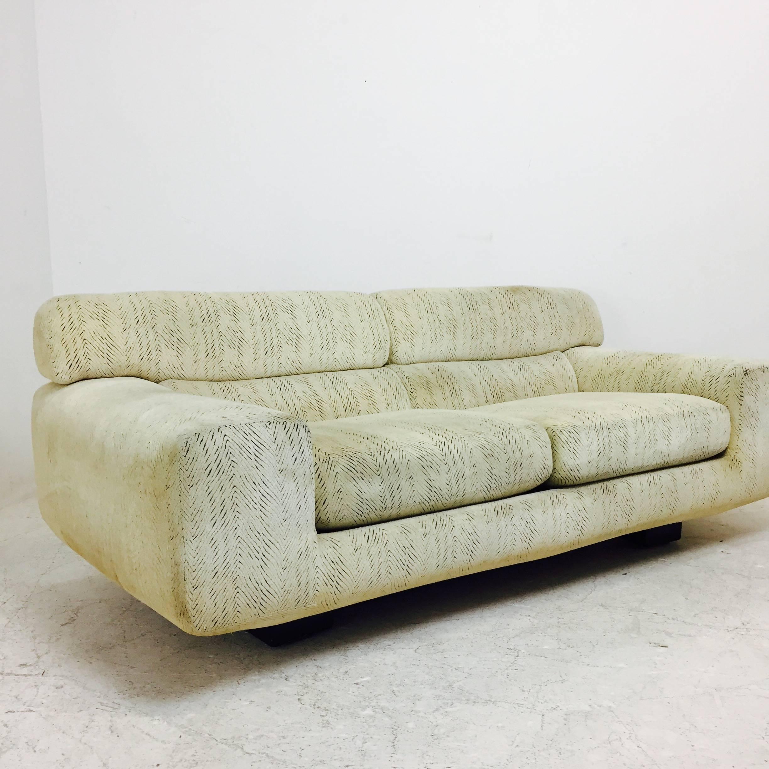 Modern Loveseat in the Style of Vladimir Kagan In Good Condition In Dallas, TX