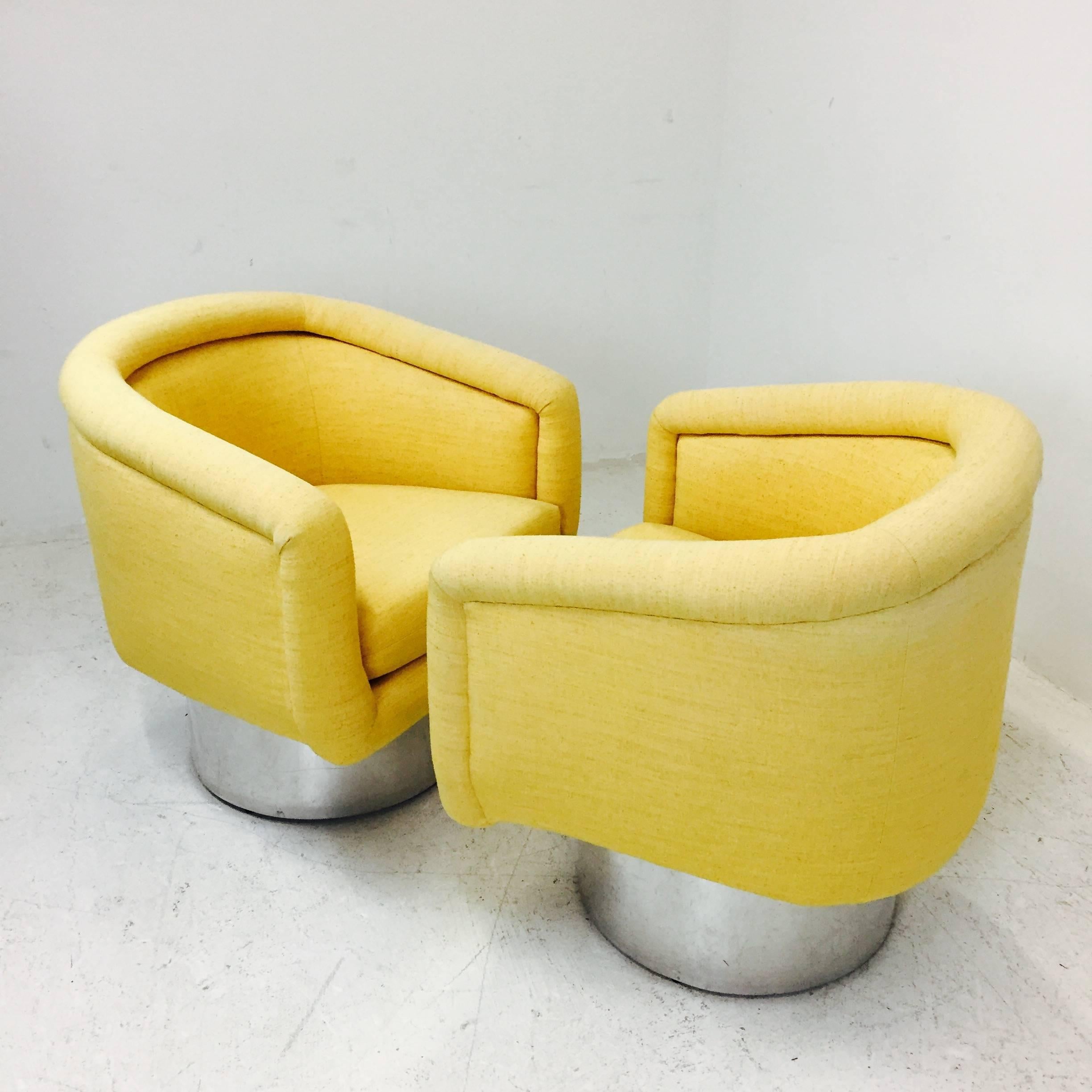 Pair of Swivel Chairs with Polished Steel Plinth Base by Leon Rosen for Pace In Good Condition In Dallas, TX