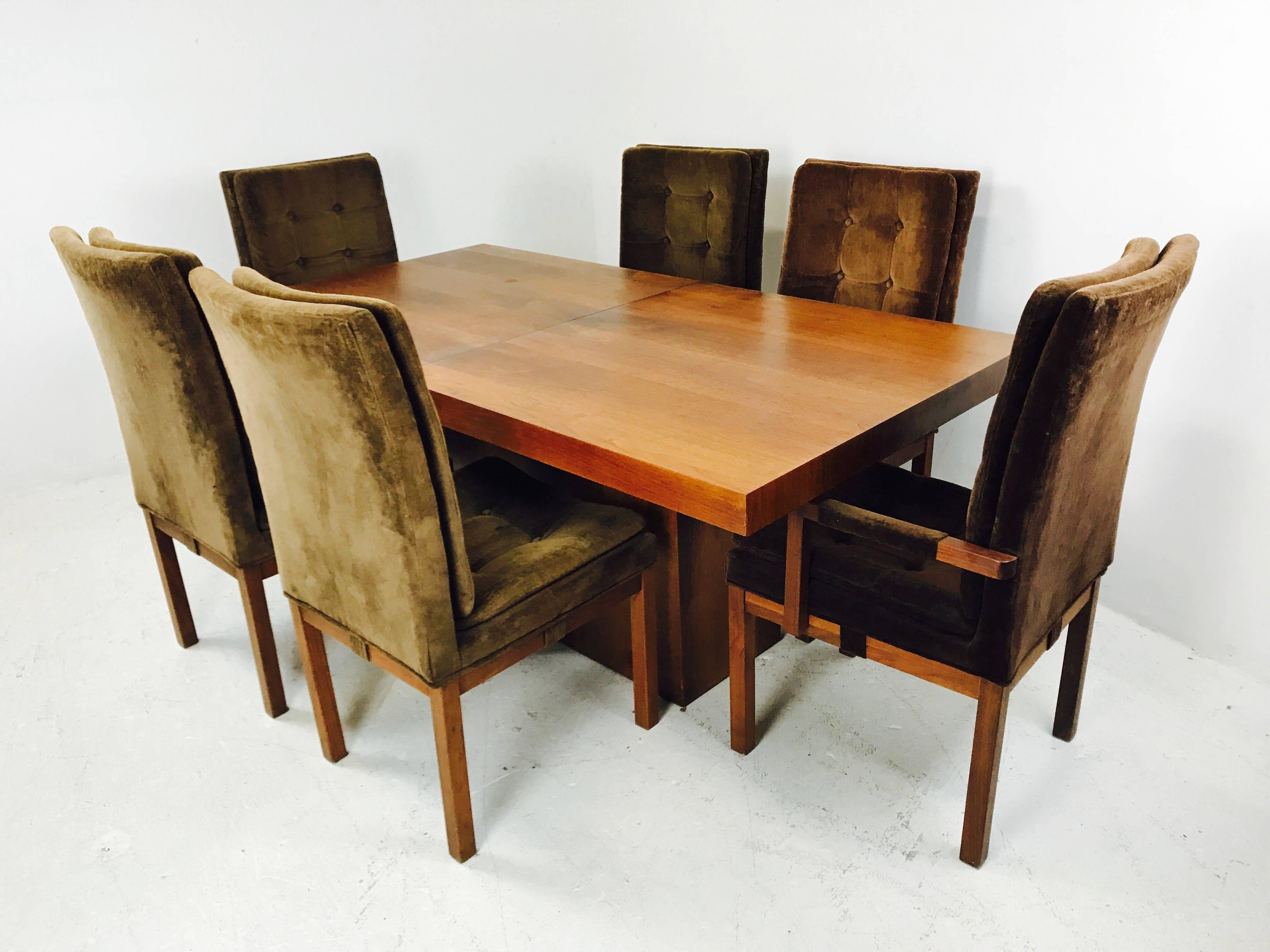 Walnut Dining Table with Leaves by Milo Baughman for Dillingham In Good Condition In Dallas, TX