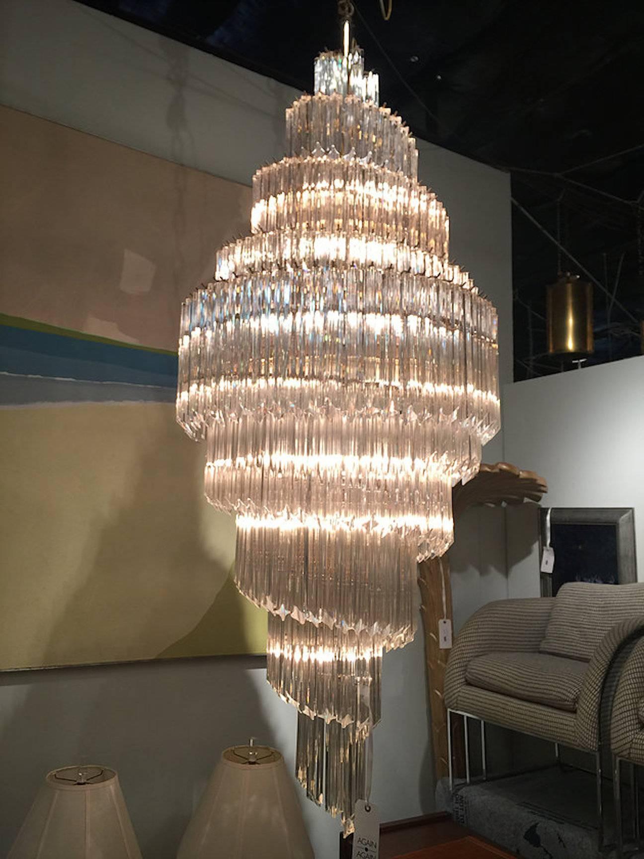 Monumental Spiral crystal Venini chandelier, circa 1960s

Contact us for wear and condition.

Dimensions: 27" dia x 68" T.