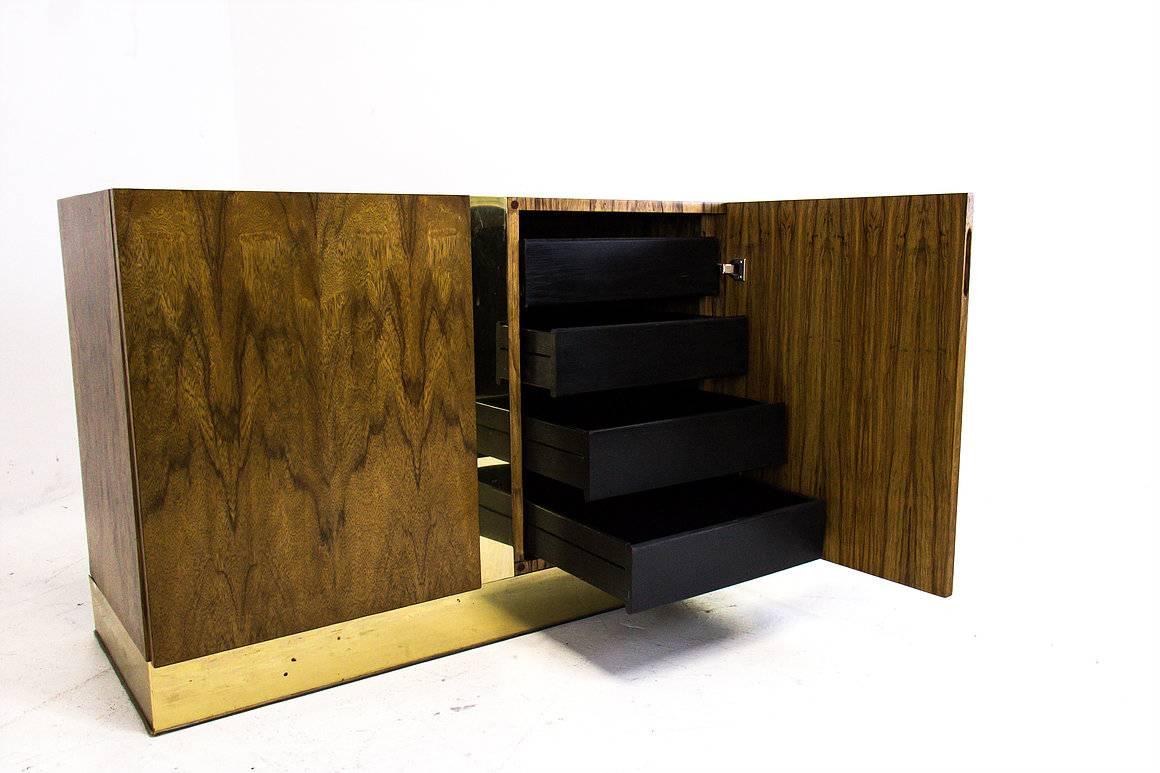 Zebra Wood and Brass Credenza by Milo Baughman In Good Condition In Dallas, TX