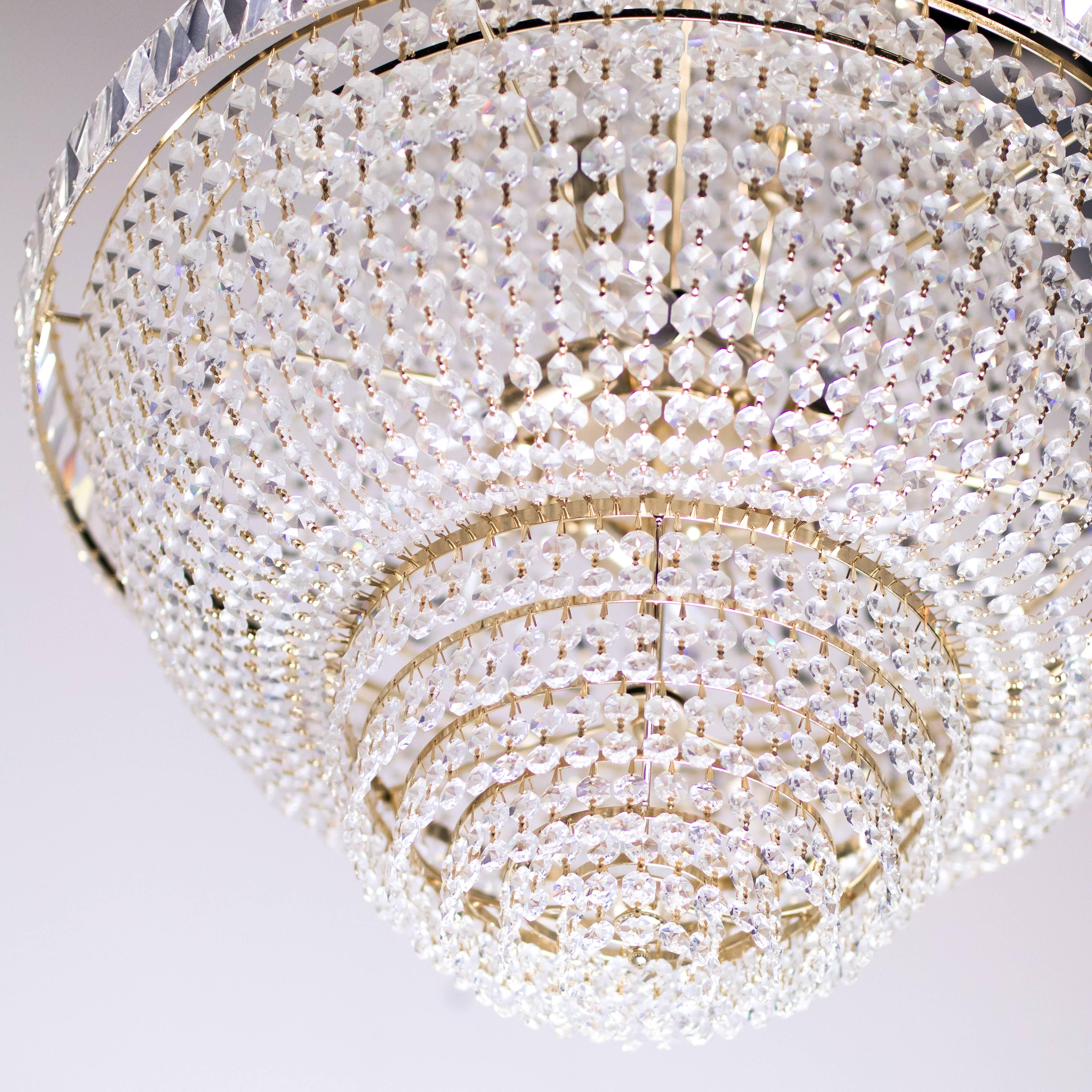 20ième siècle Lustre à neuf lumières en cristal en vente