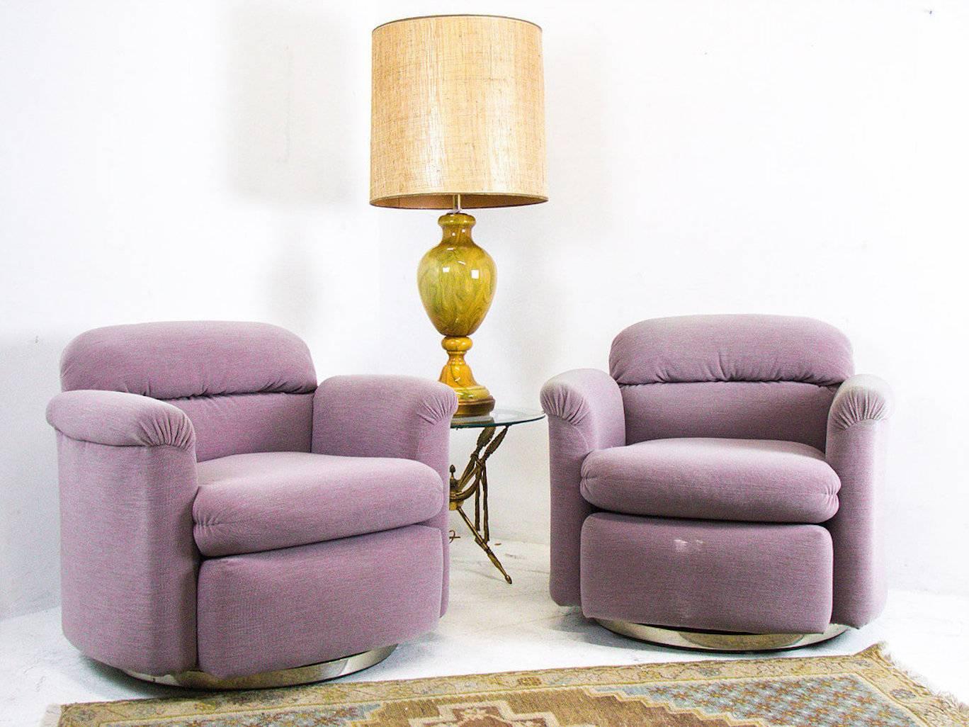 Pair of mauve Milo Baughman swivel chairs. In good vintage condition with some crushed fabric on one chair. New upholstery is recommended, circa 1980s

Dimensions: 31.5" W x 30" D x 27"
seat height 16".