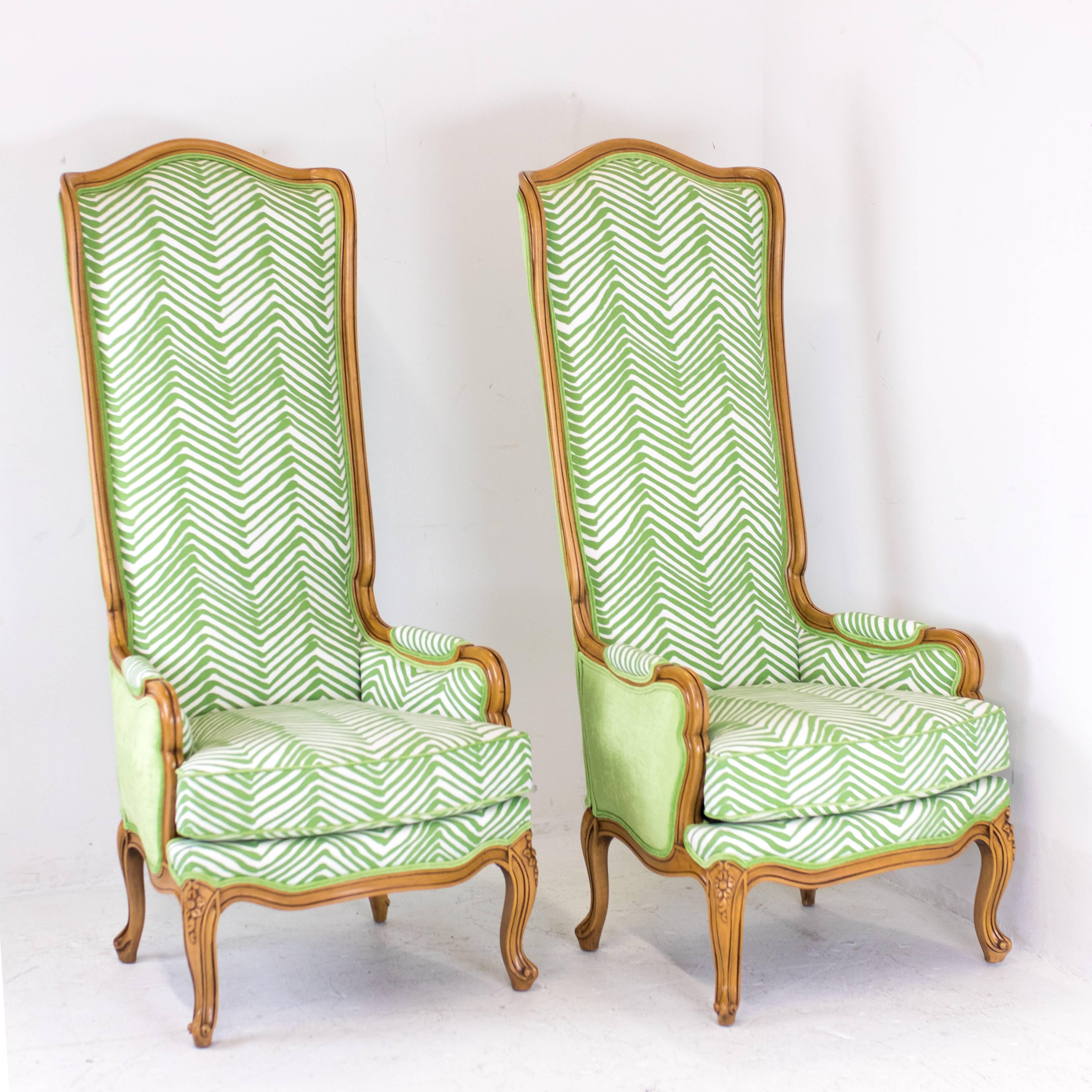 Hollywood Regency tall wingback chairs in the style of Marge Carson. Newly upholstered in green velvet with Quadrille fabric, circa 1970s

Dimensions: 24