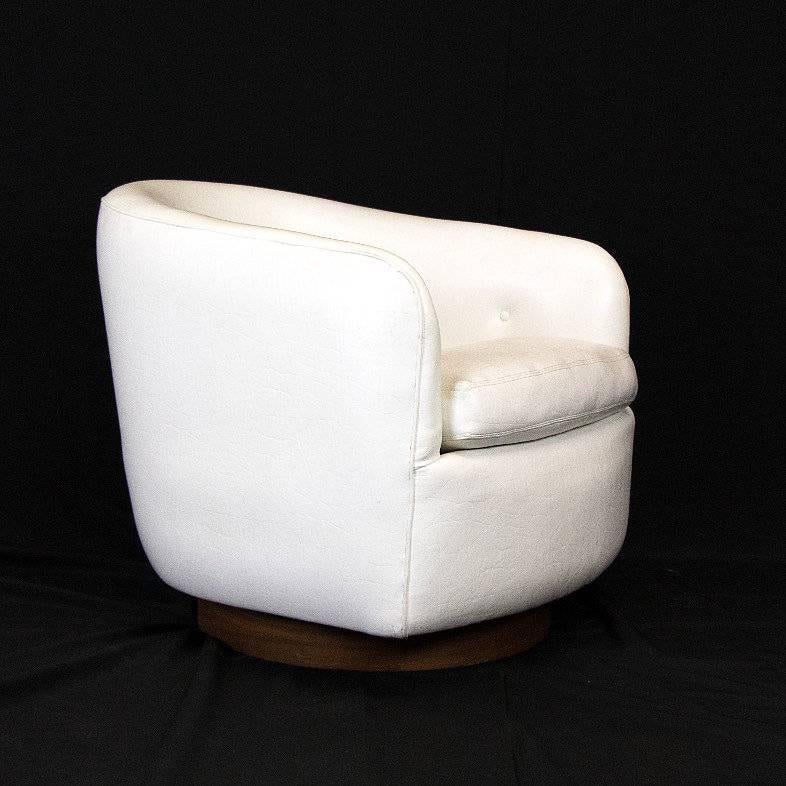 Mid-Century Modern Pair of Milo Baughman White Vinyl Swivel Chairs