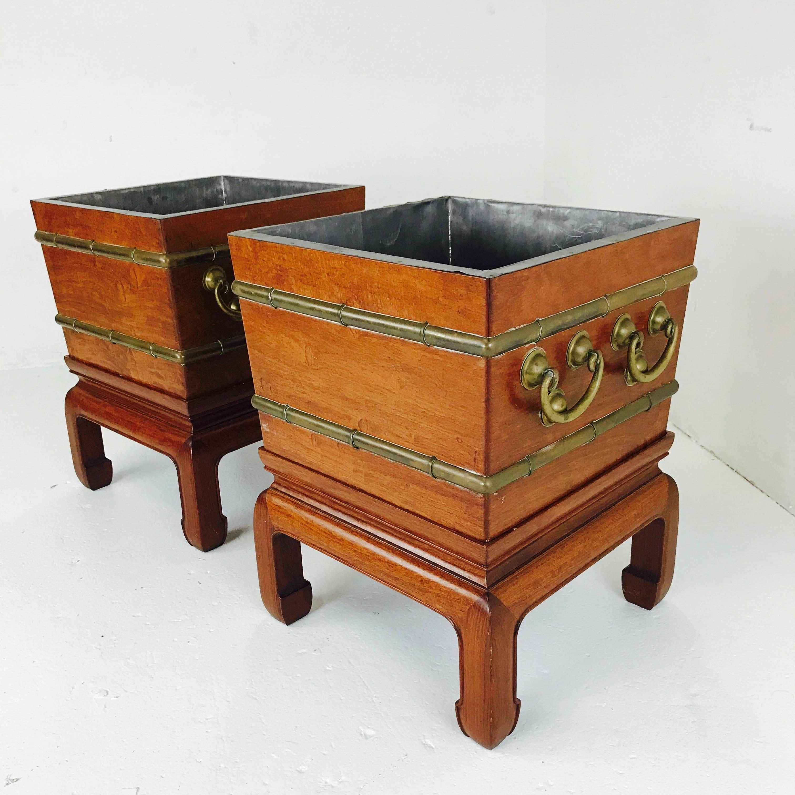 Pair of Ming Wooden Planters with Brass Hardware In Good Condition For Sale In Dallas, TX