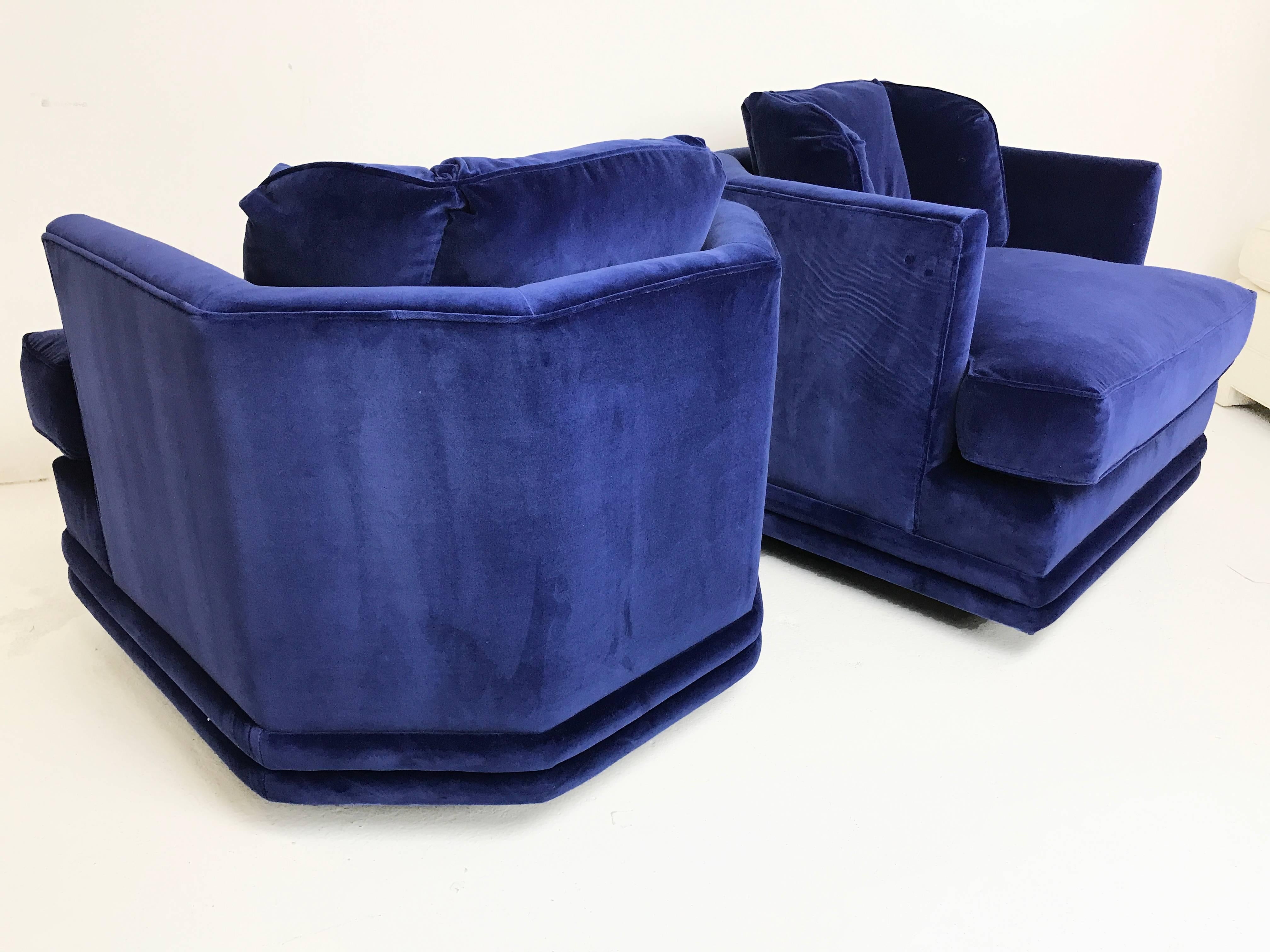 Newly upholstered hex back swivel chairs in the style of Milo Baughman. The chairs are upholstered in a blue velvet. There is a imperfection, in the velvet, on one chair's arm area.
see photos

Dimensions: 31