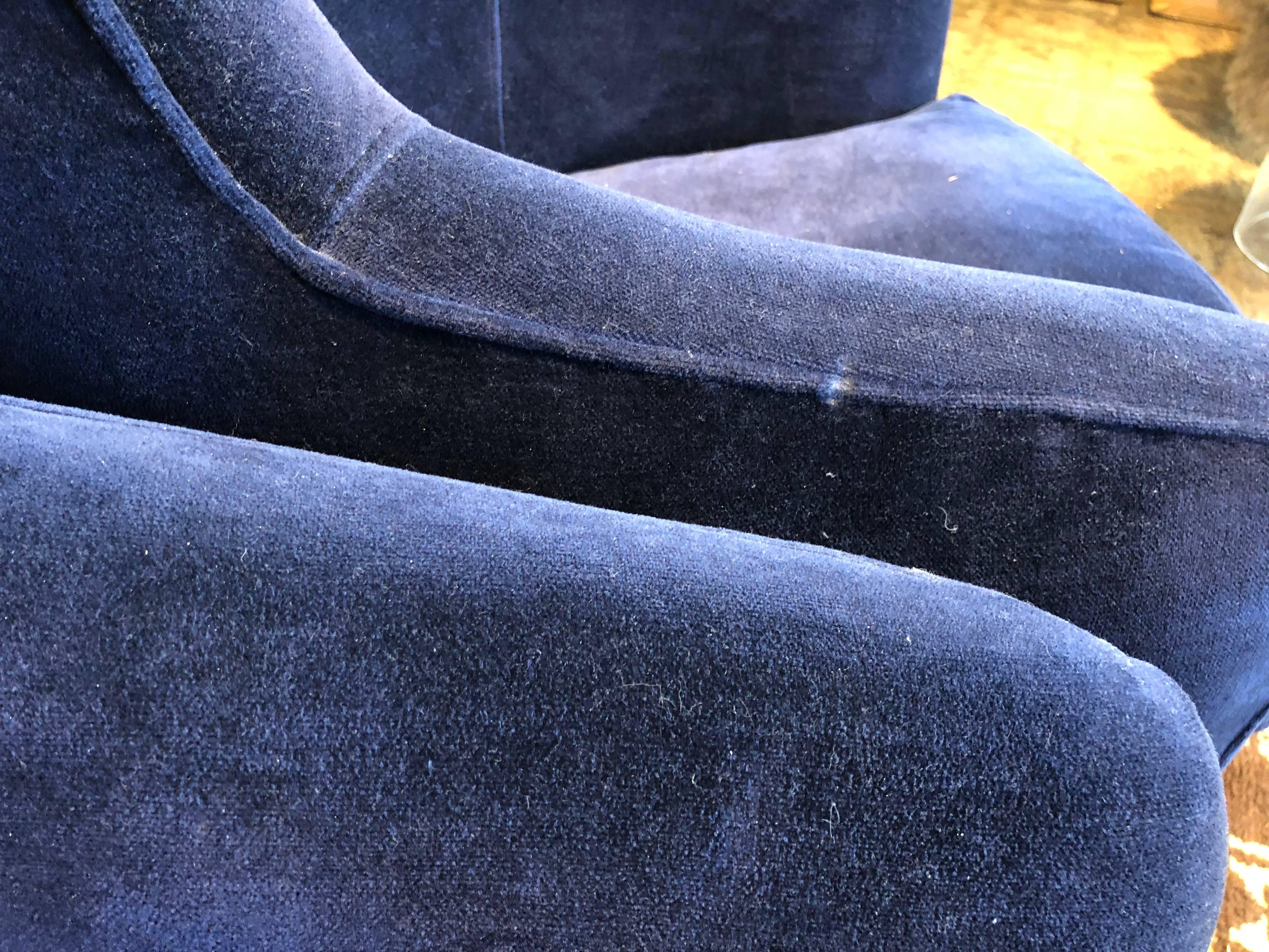 Mid-Century Modern Pair of Milo Baughman Swivel Chairs in Navy Blue Velvet