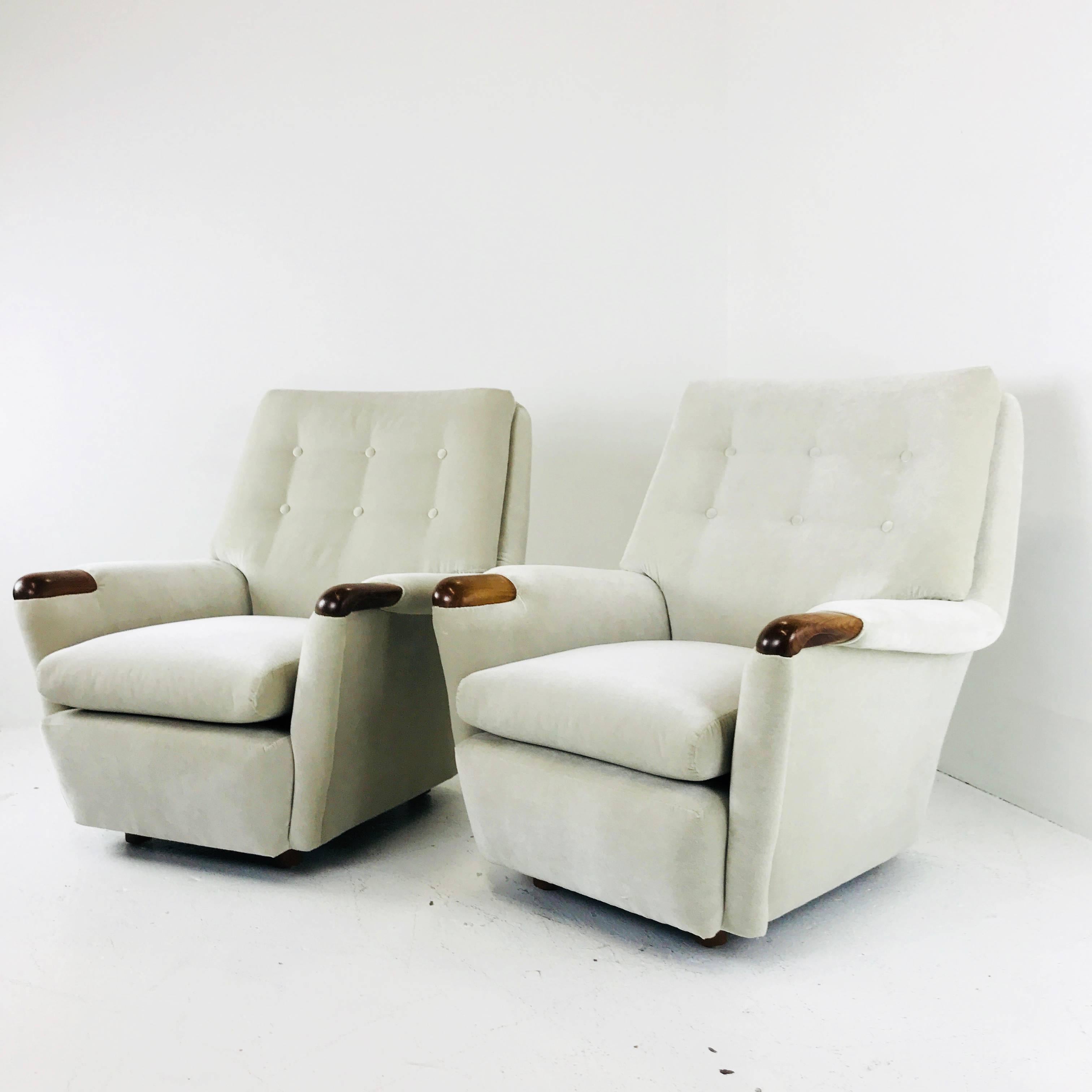 Pair of Vintage Italian Lounge Chairs in Holly Hunt Velvet In Good Condition In Dallas, TX