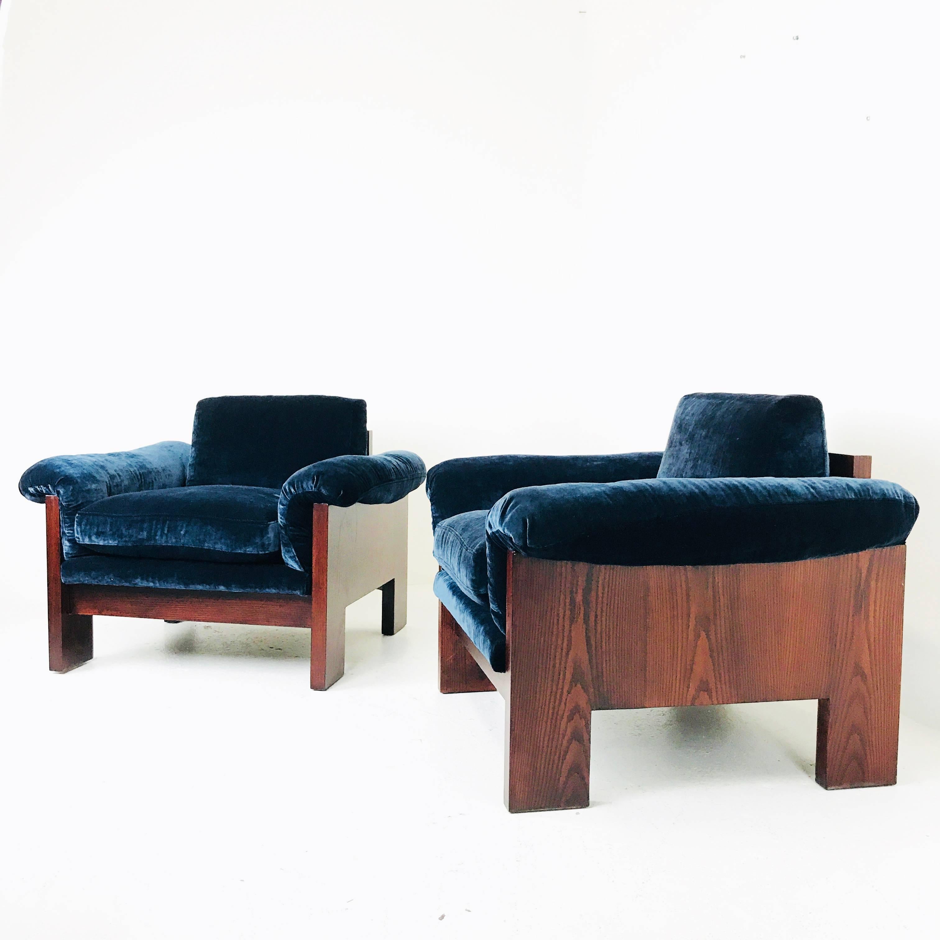 Pair of Milo Baughman, Thayer Coggin, Rosewood Lounge Chairs in Velvet. Newly restored and re-upholsterd in an indigo velvet.

dimensions: 38