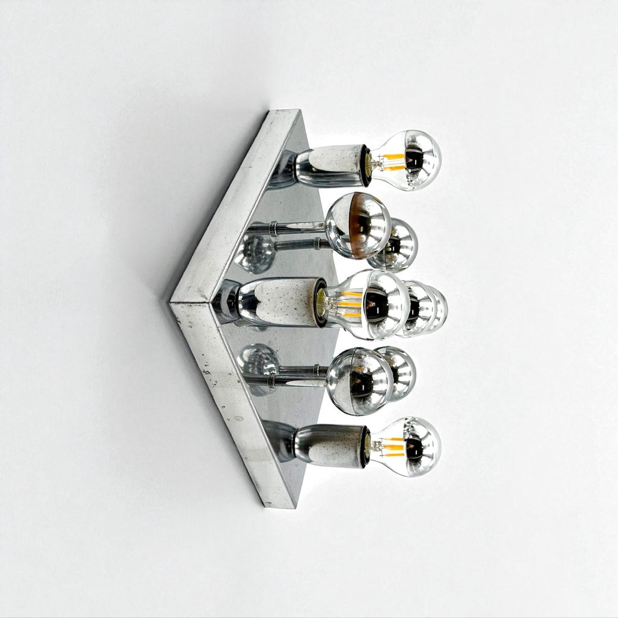 Fine XX secolo Lampada da parete o soffitto in cromo Space AGE degli anni '70 con lampadine a specchio in vendita
