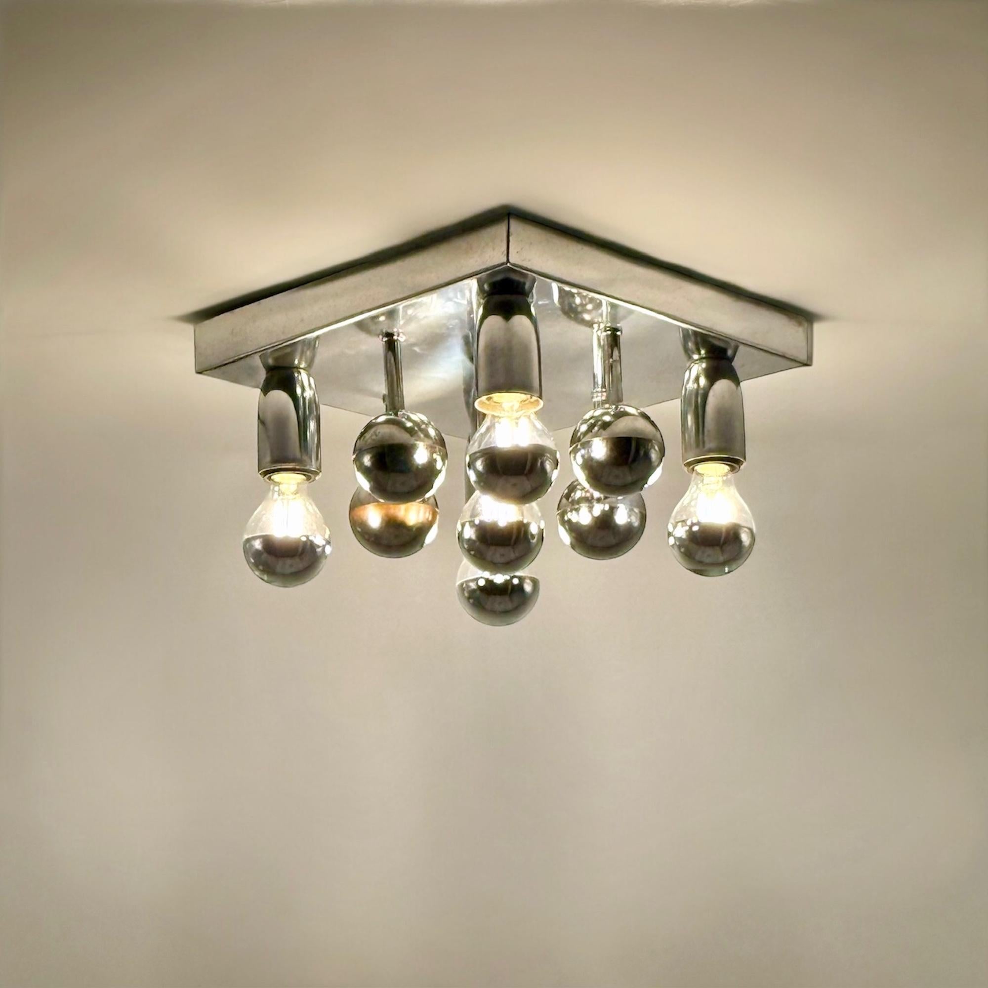 Lampada da parete o soffitto in cromo Space AGE degli anni '70 con lampadine a specchio in vendita 2