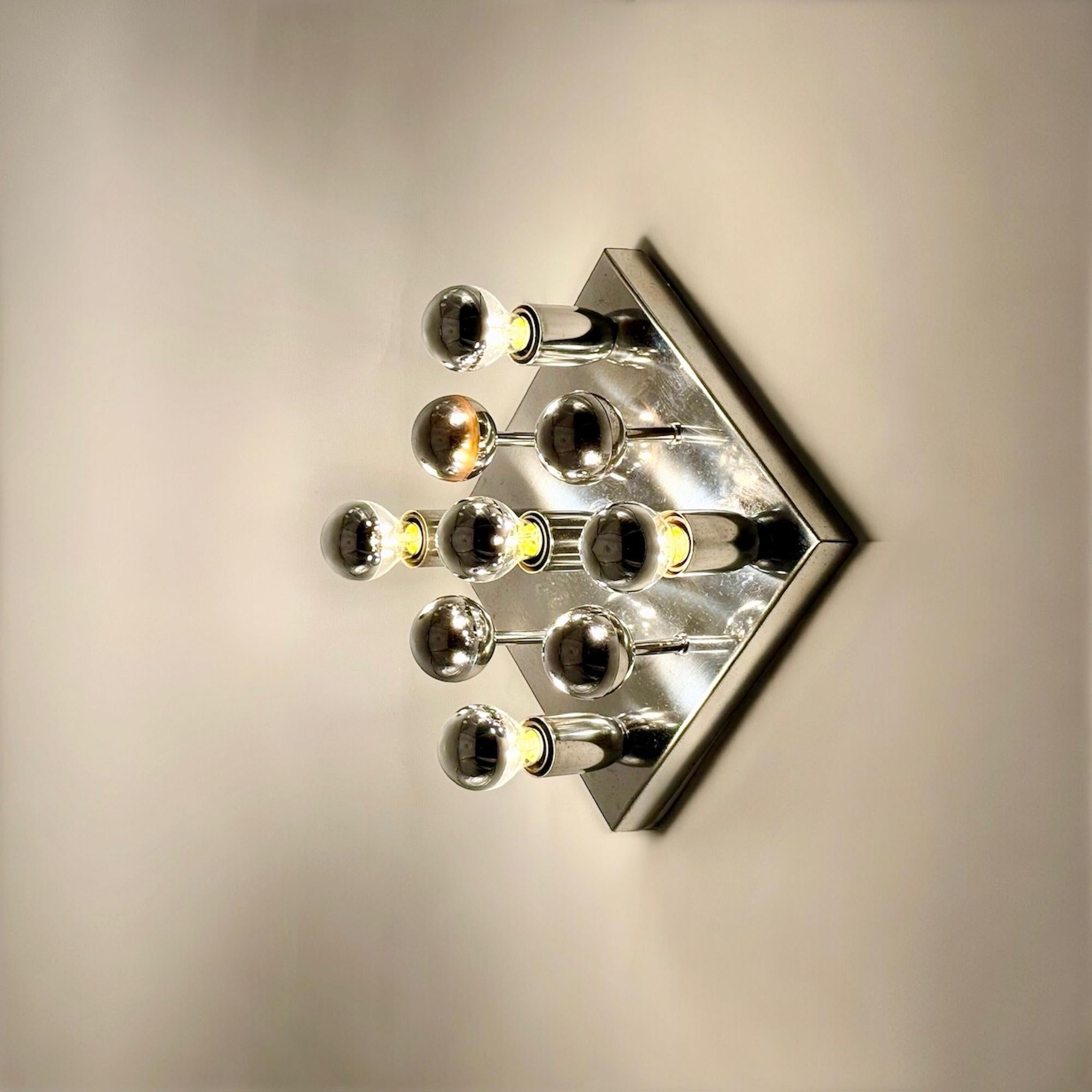 Lampada da parete o soffitto in cromo Space AGE degli anni '70 con lampadine a specchio in vendita 3