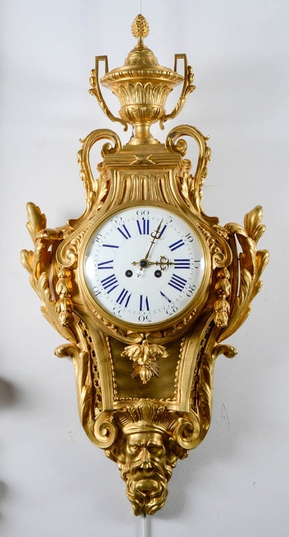 Wall clock in bronze gilded with real gold.