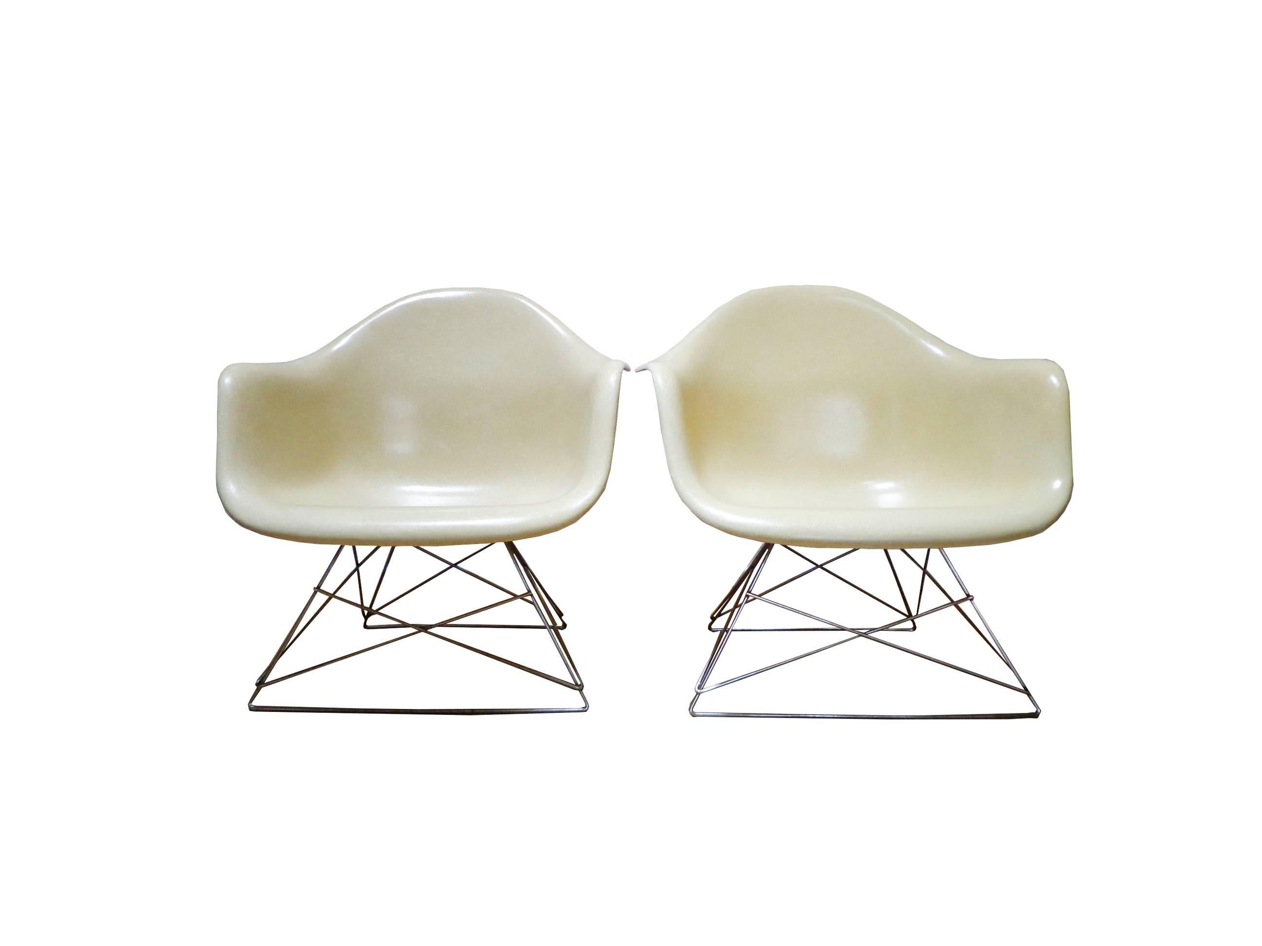Mid-Century Modern 1950's Off-White Charles and Ray Eames Armchairs Lar for Herman Miller For Sale