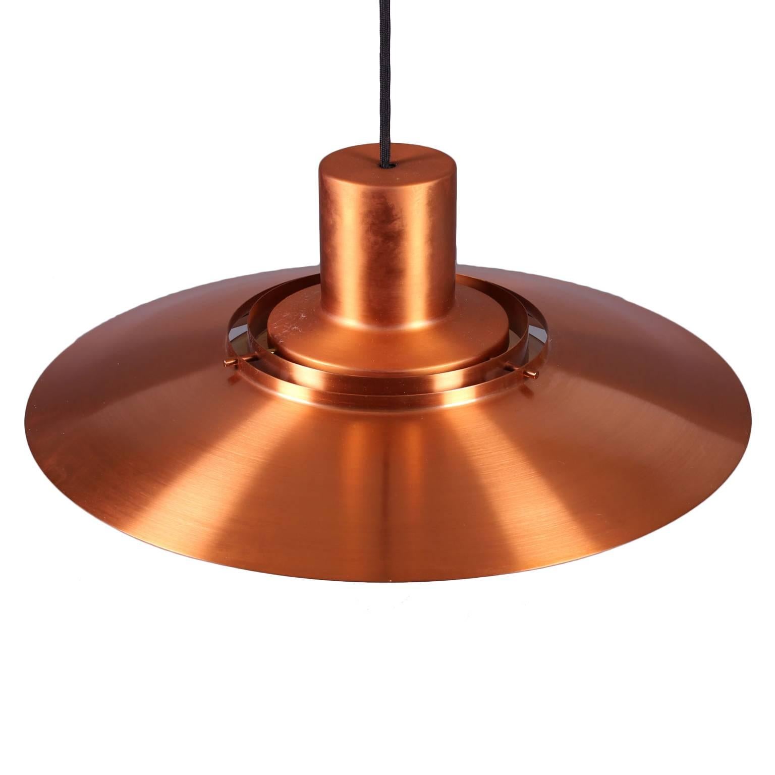 Offerd by Zitzo, Amsterdam. This pendant produced by Nordisk Solar company in Denmark, designed 1963.
Measures: H 20 cm, diameter 47,5 cm.
Material: Copper.

Literature: Product catalogue Nordisk Solar

Shipping services: Ask for our competitive