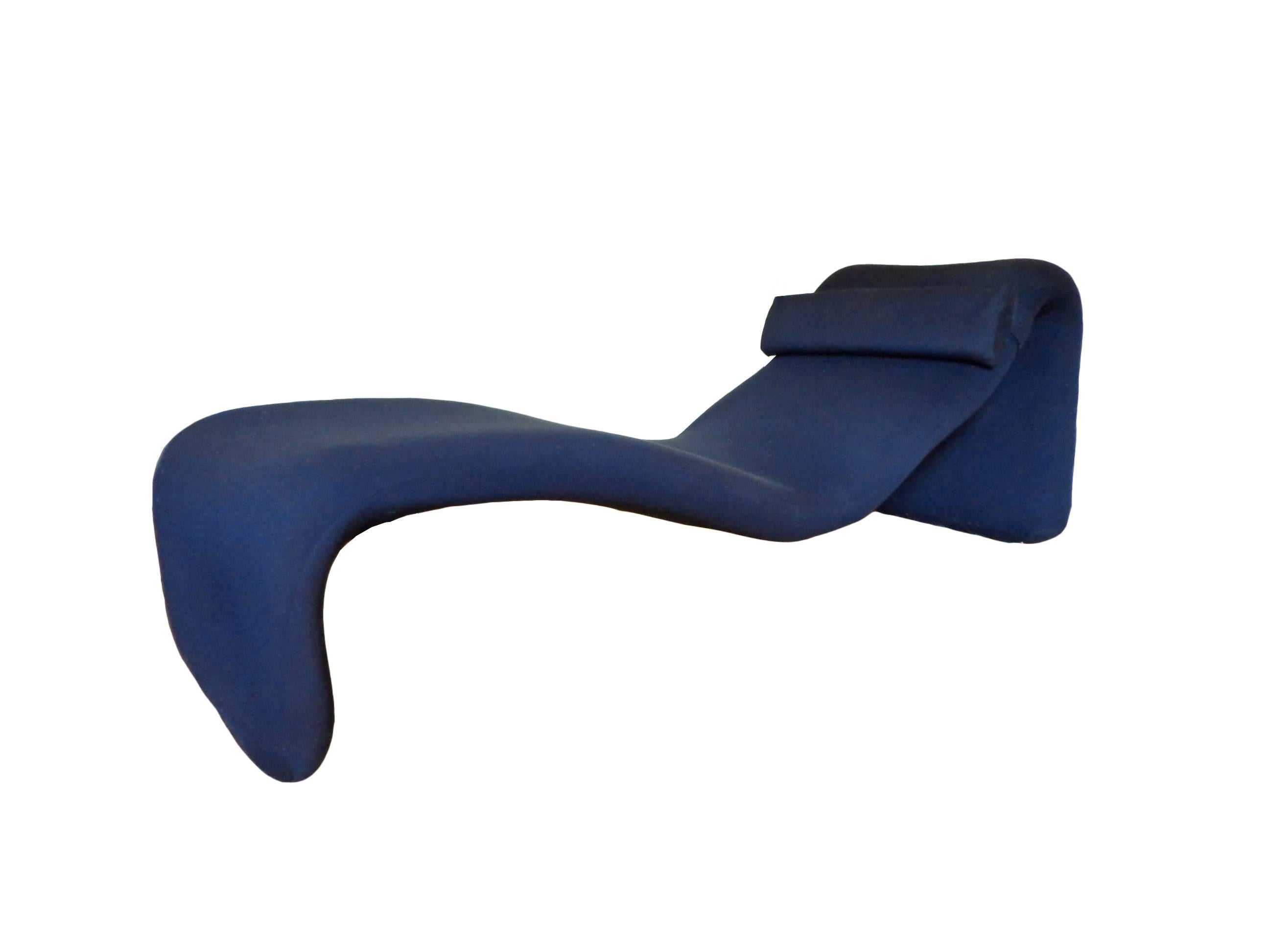 Offerd by Zitzo, Amsterdam this Olivier Mourgue Djinn chaise longue chair, model 8412.
Original upholstery, steel frame.
 
Olivier Mourgue (borne 1939, France) worked with the French manufacturer ‘Airborne International’ (located in