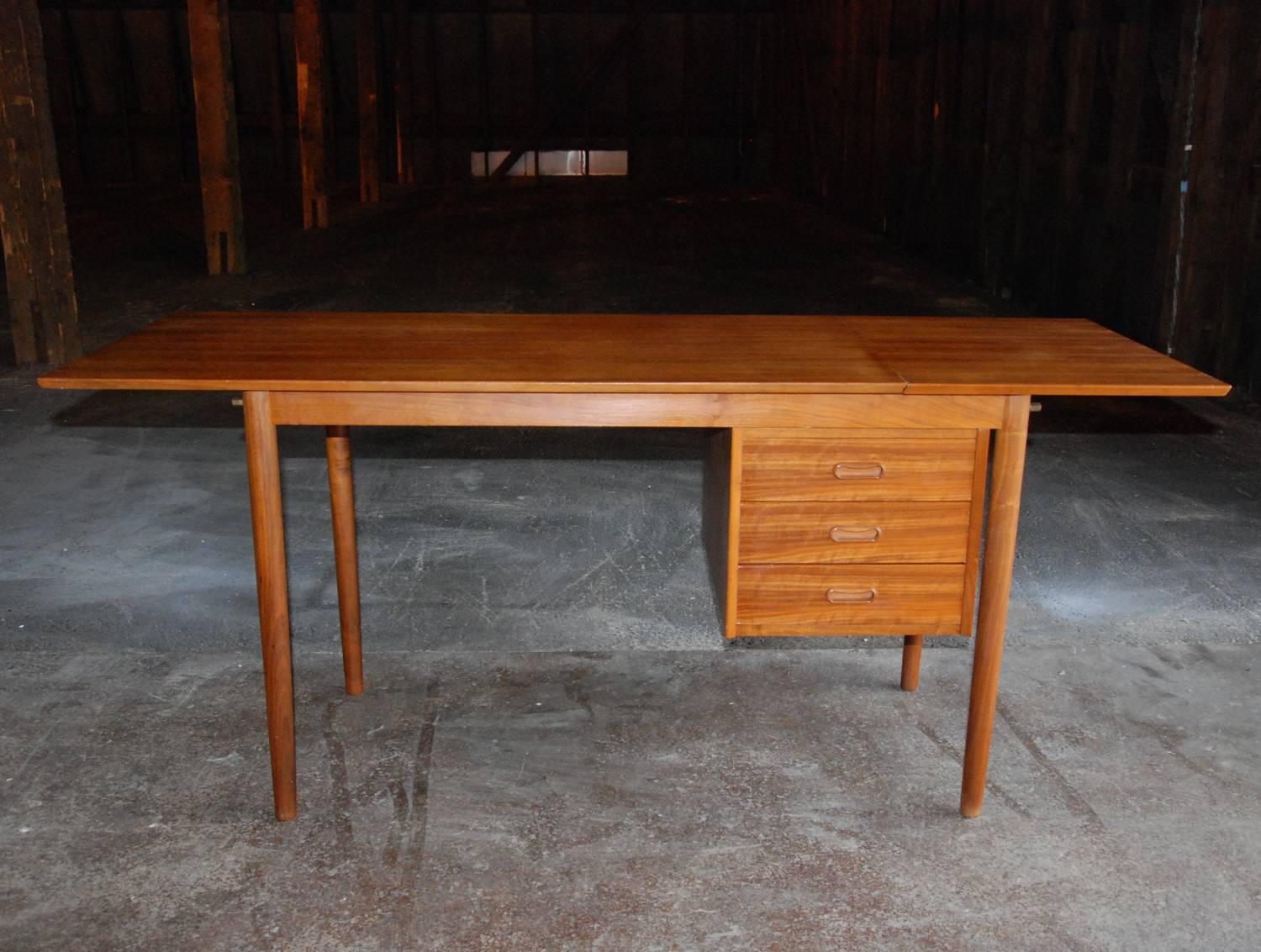 Arne Vodder Teak Student Desk for H. Sigh & Sons Mobelfabrik Denmark, circa 1960 In Excellent Condition For Sale In Richmond, VA