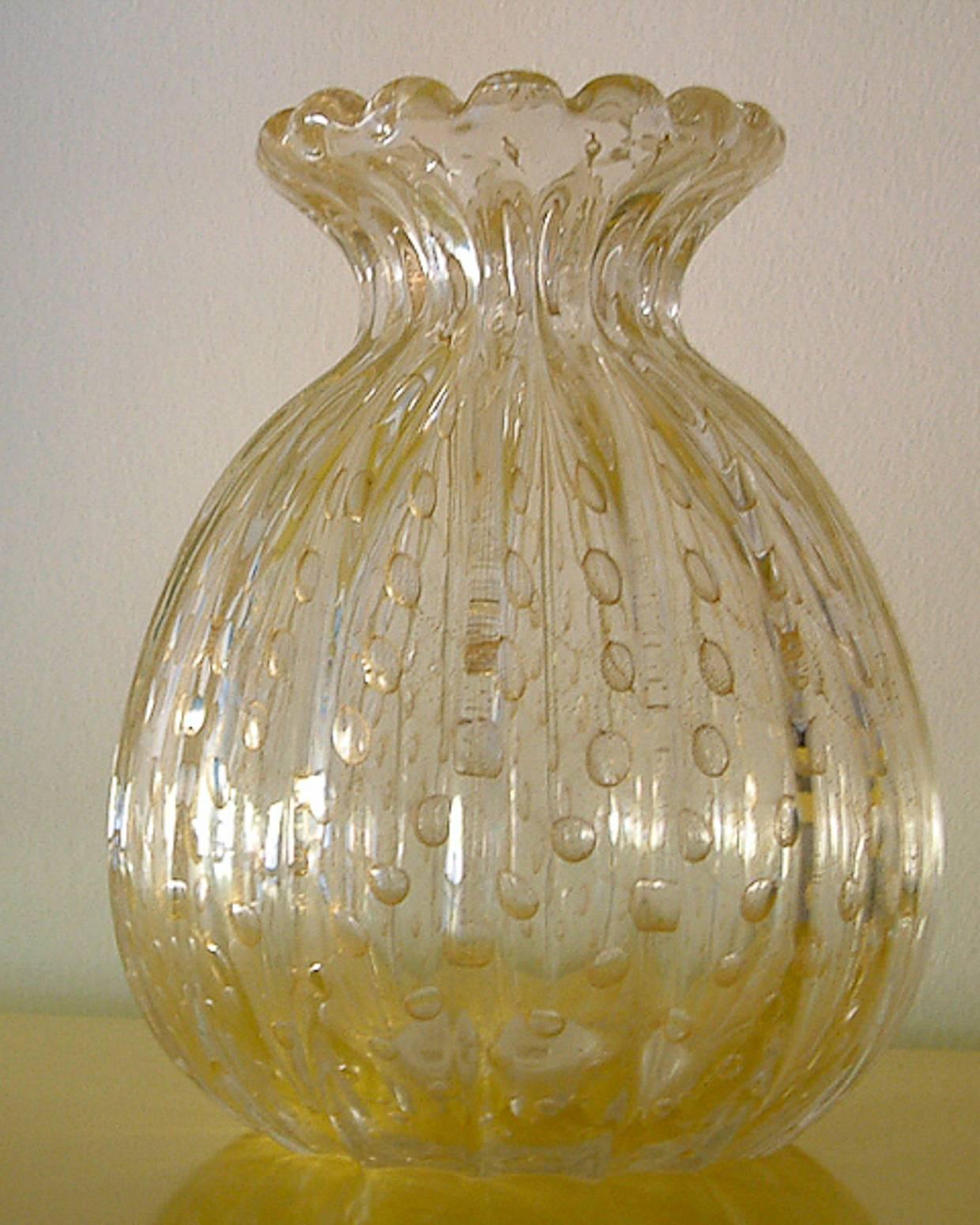 Toso Murano Controlled Bubble Glass Vase, Italy, circa 1970 In Excellent Condition In Richmond, VA