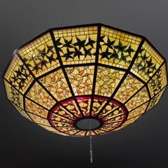 Lámpara de araña de gran tamaño con vidrieras al estilo Tiffany, de los años 90