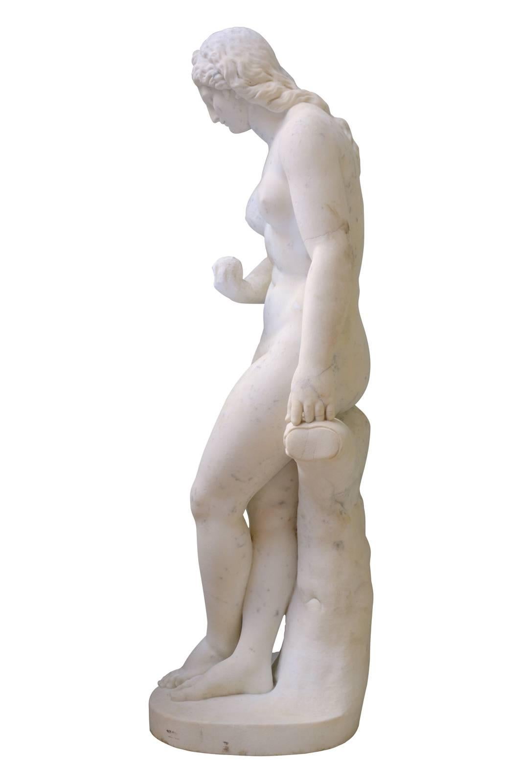 Louis XVI Important Carrara Marble Statue of Venus with Apple, 18th Century For Sale