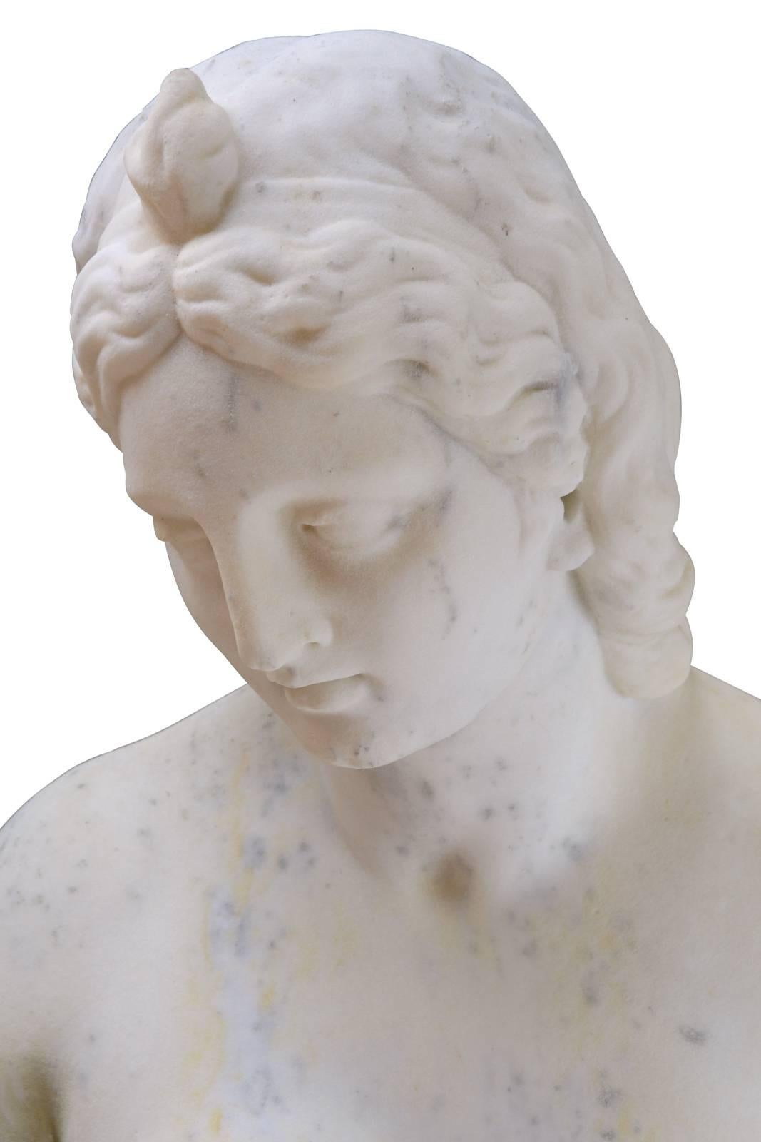 Important Carrara Marble Statue of Venus with Apple, 18th Century For Sale 1
