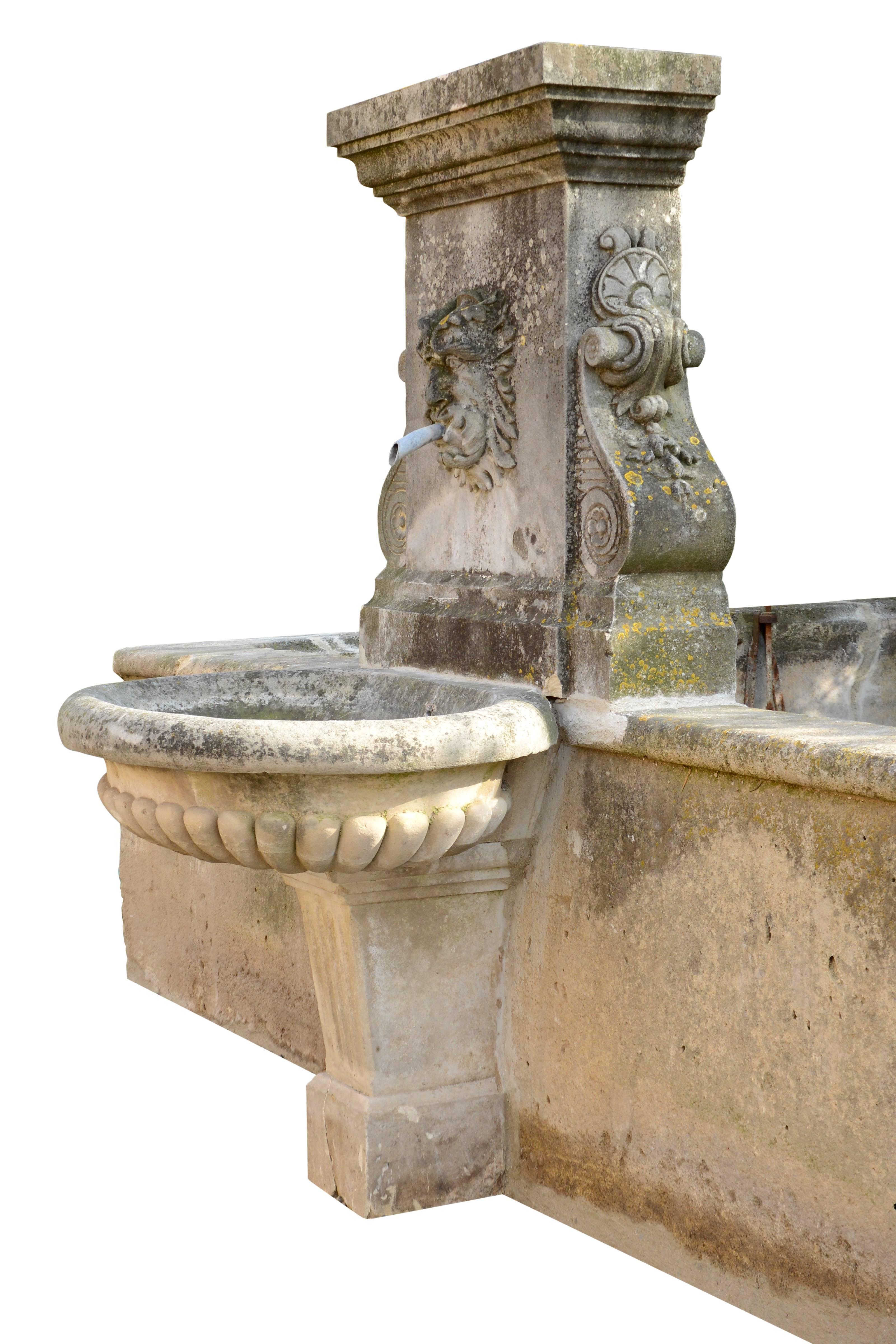 Louis XIV Style Stone Basin with Fountain Backed, circa 1820 In Good Condition For Sale In Richebourg, Yvelines