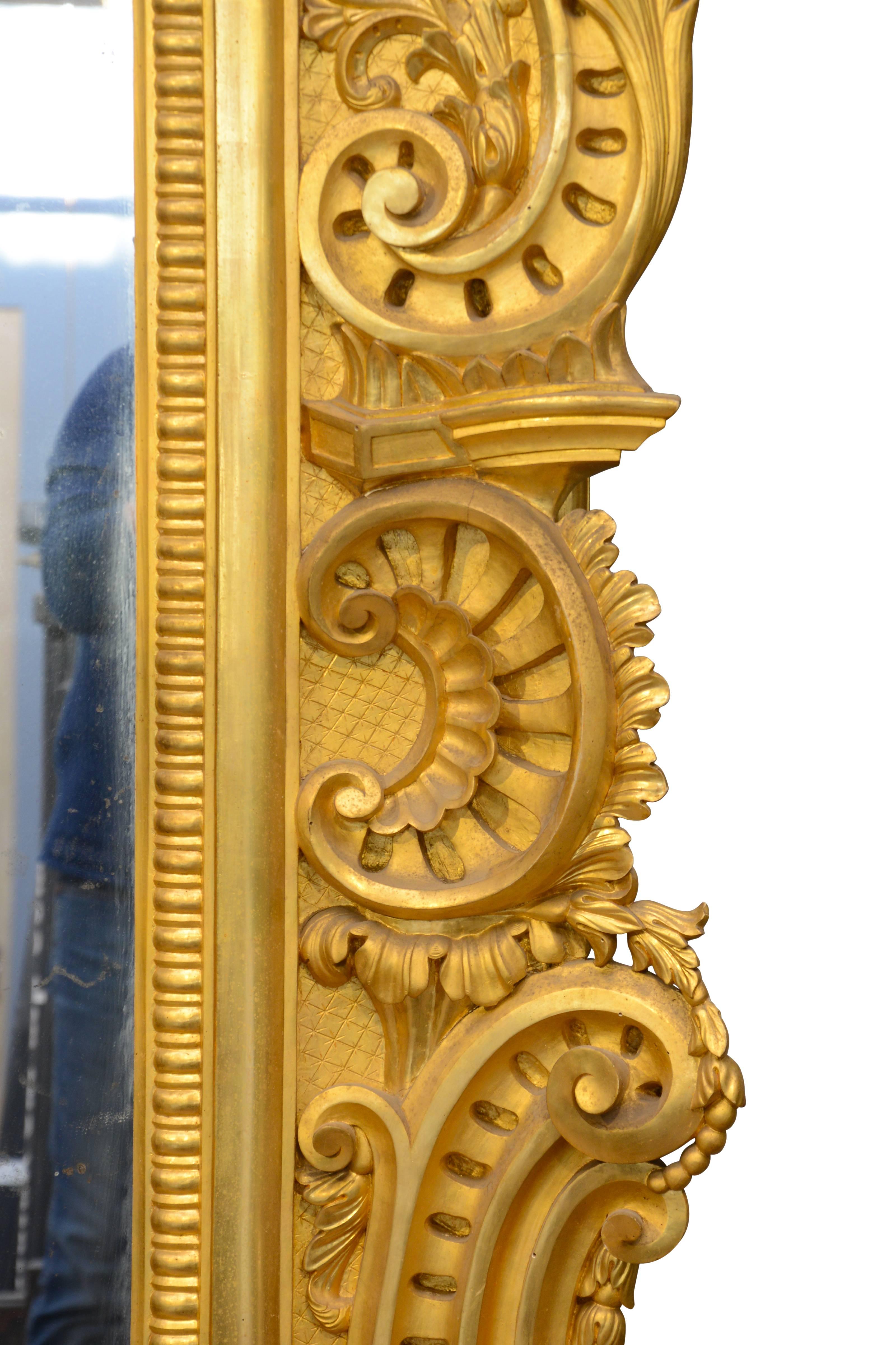 Imposing Italian Baroque Style Mirror in Carved and Gilded Wood, circa 1830 In Good Condition For Sale In Richebourg, Yvelines