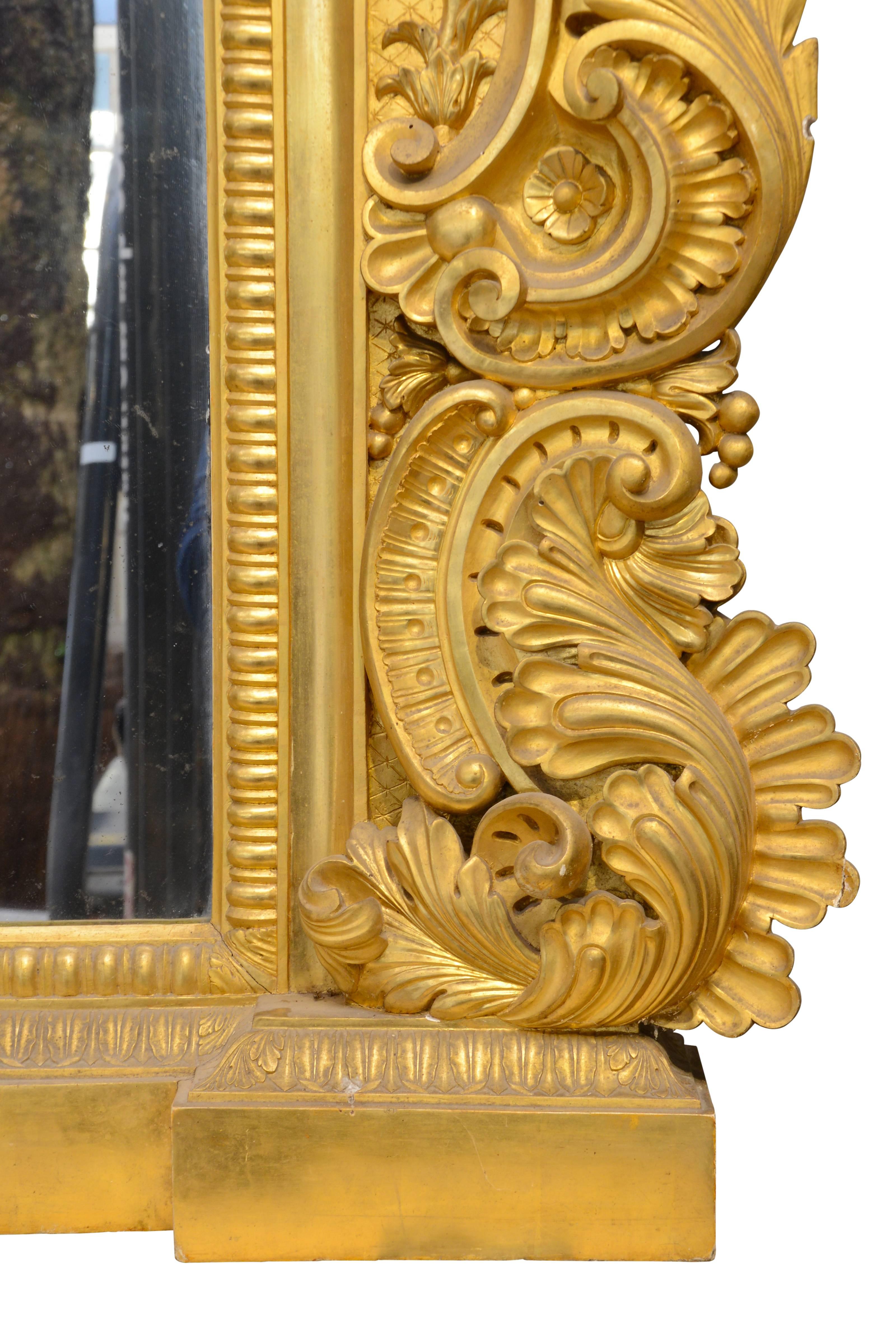 Mid-19th Century Imposing Italian Baroque Style Mirror in Carved and Gilded Wood, circa 1830 For Sale