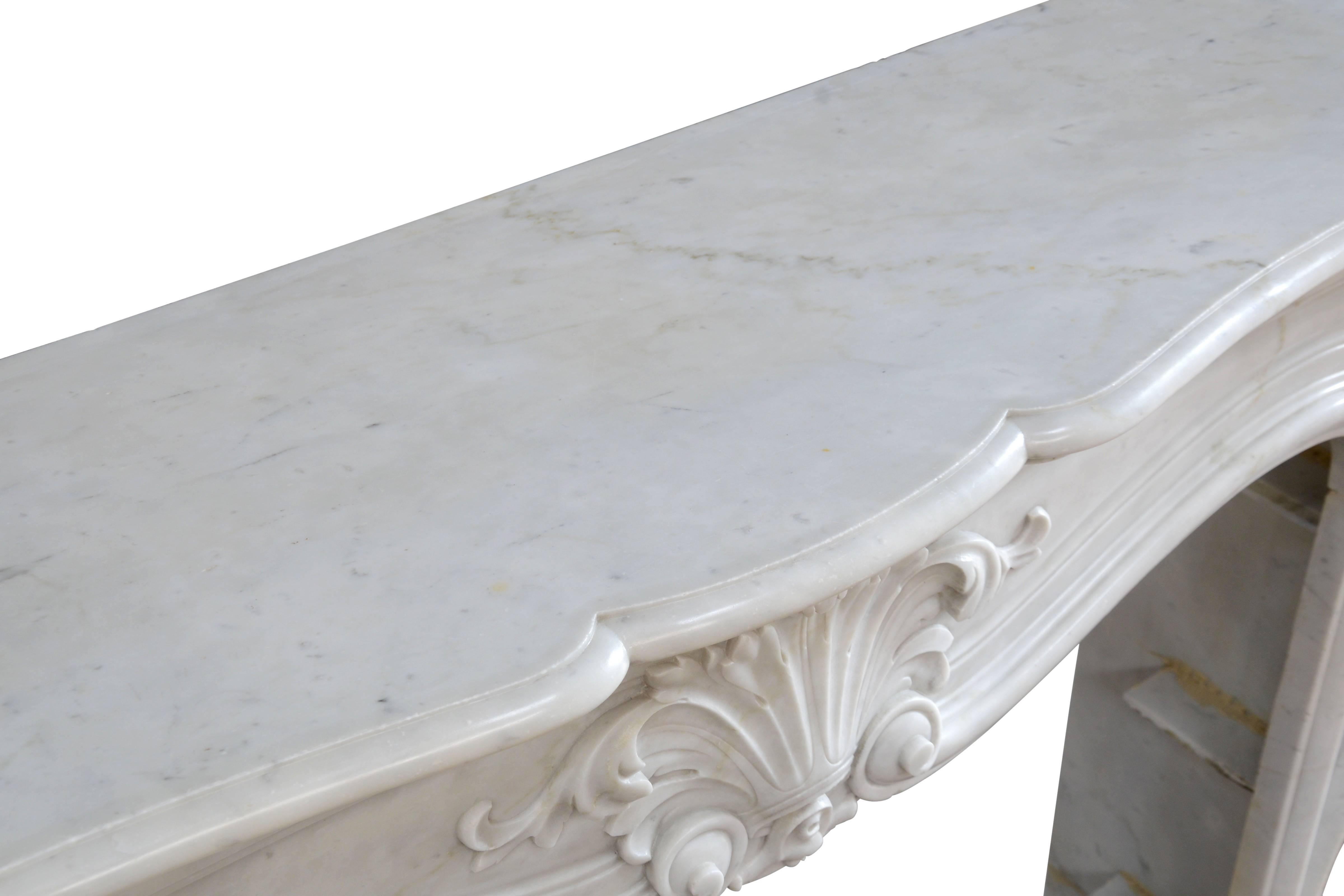 Louis XV Style Carrara Marble Fireplace, 19th Century In Good Condition In Richebourg, Yvelines