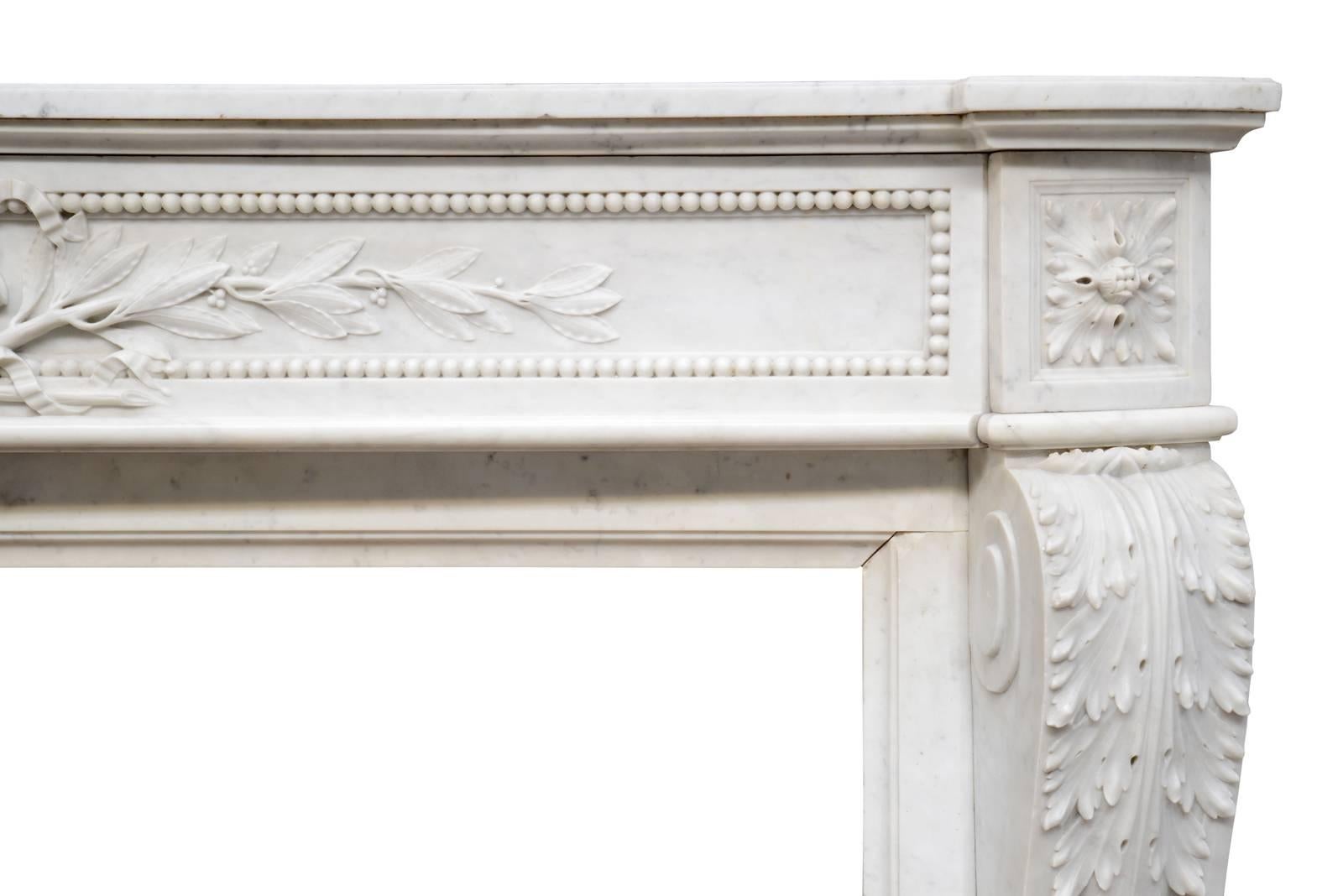 French Louis the 16th Style White Carrara Marble Fireplace, 19th Century In Good Condition For Sale In Richebourg, Yvelines