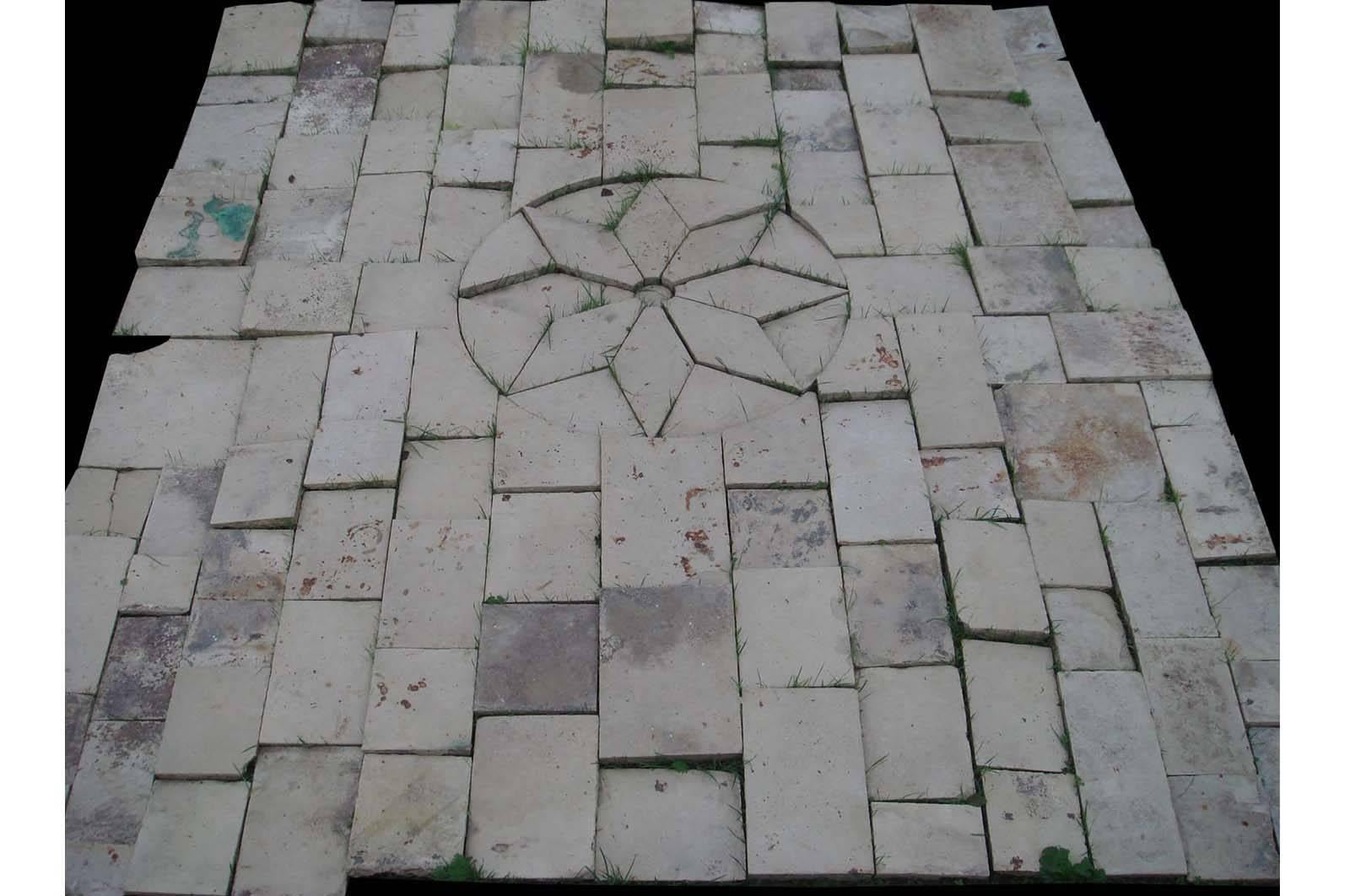 Important Stone Pavement Roman Pattern, 18th Century In Good Condition In Richebourg, Yvelines