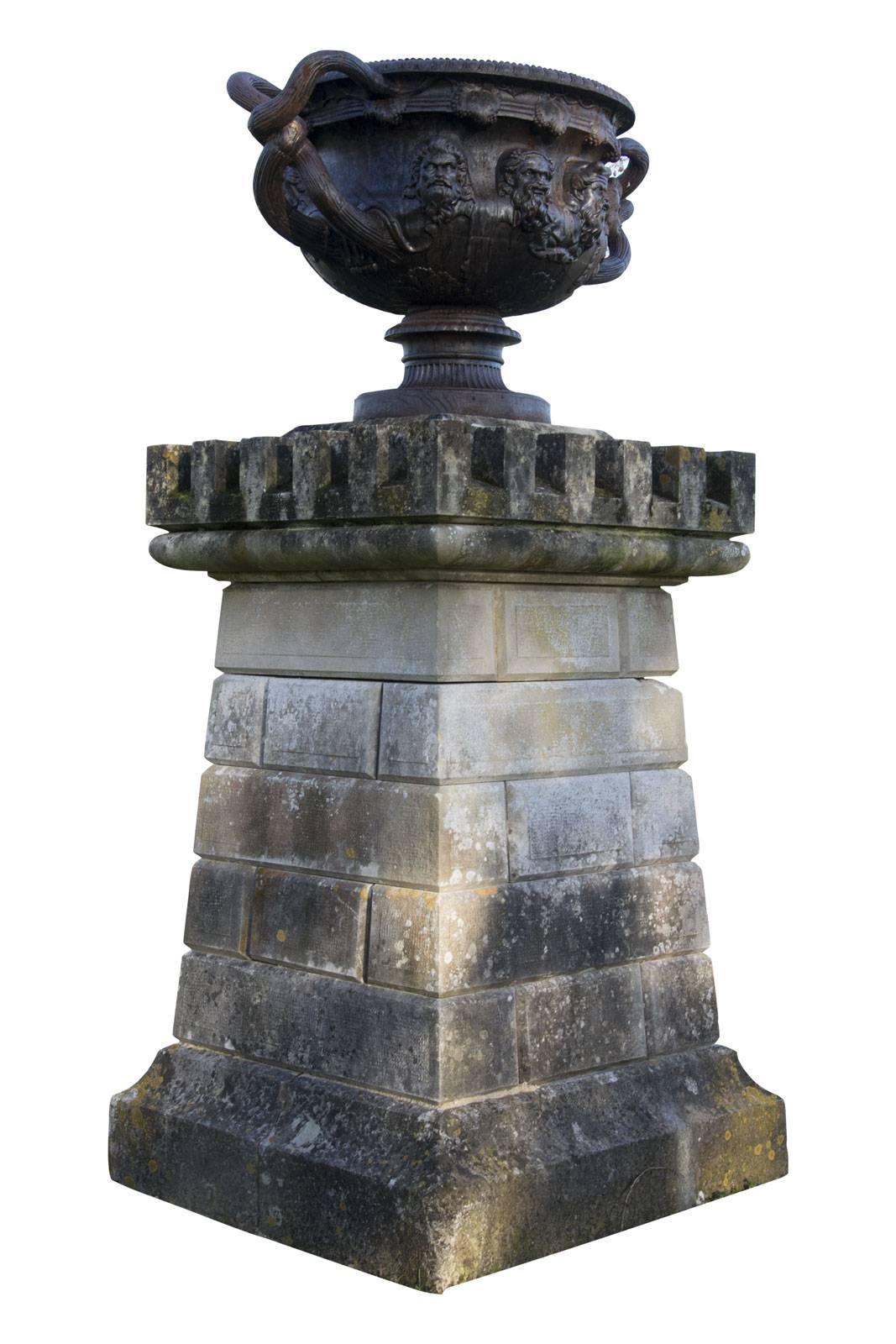 Medieval Style Stone Pedestal, Early 20th Century In Good Condition For Sale In Richebourg, Yvelines