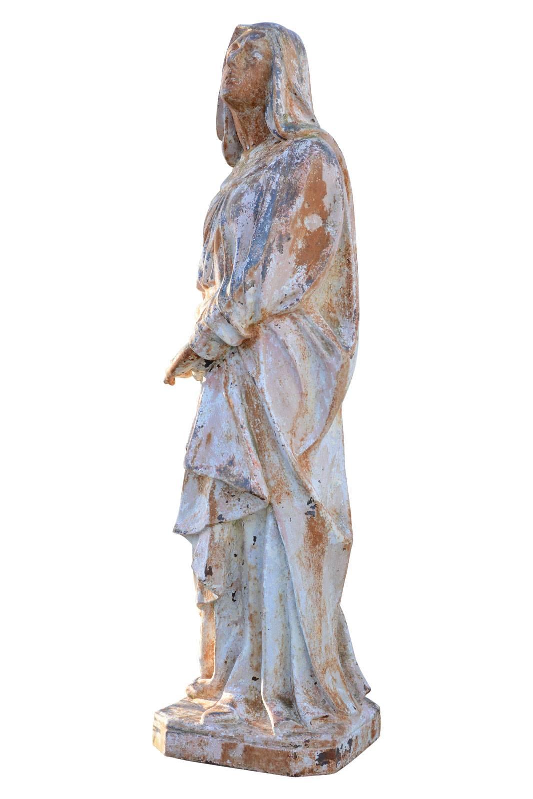 Dated 19th century, cast iron statue of the Virgin Mary in Mater Dolorosa, to be held near a cross. Traces of polychromy. Origin: Ancient Dominican nuns' park of the chapel of Corme Ecluse (17). Presented with the E6681 pedestal.