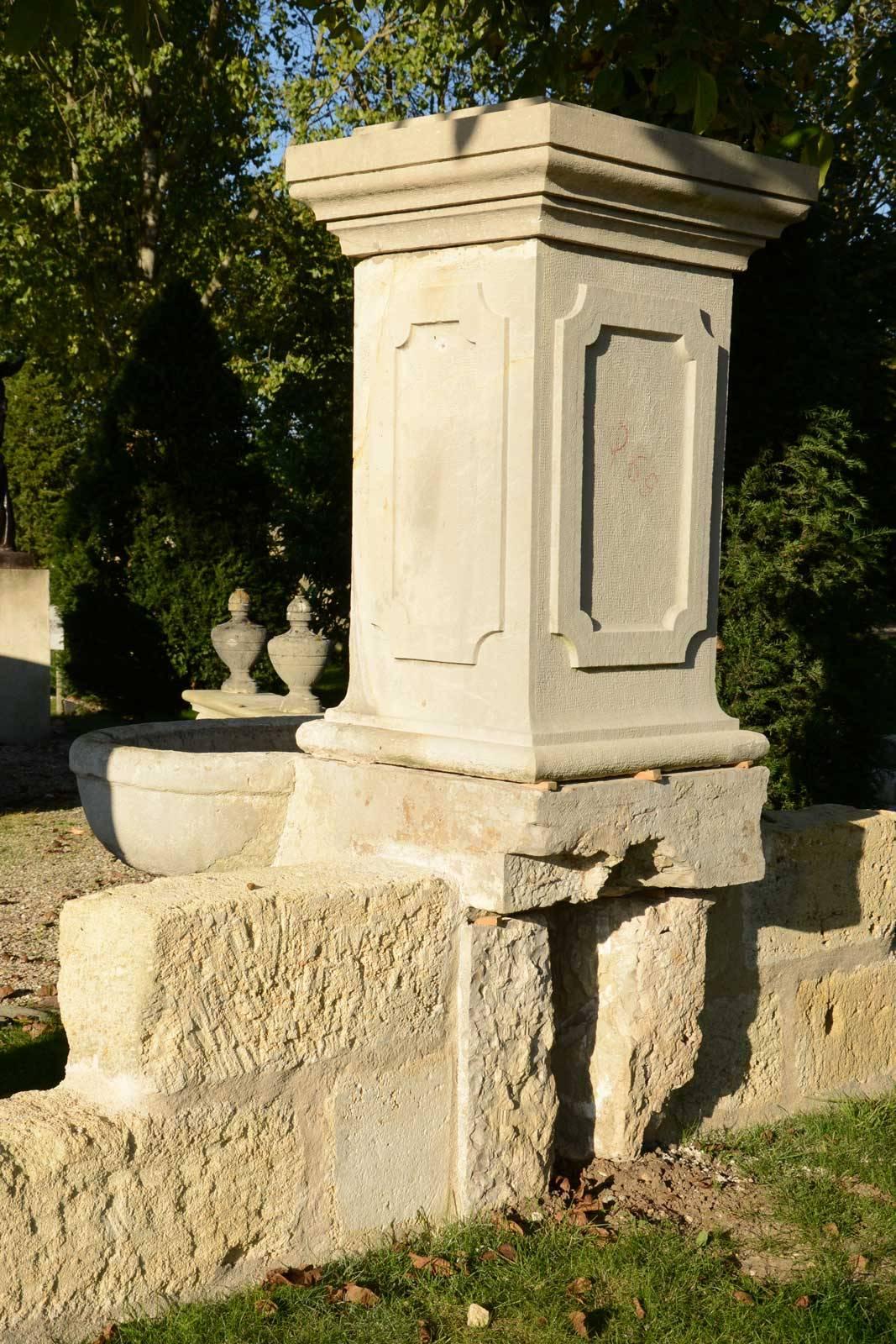 Stone Wall Fountain, 19th Century For Sale 3