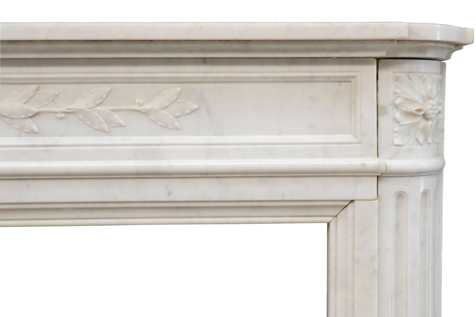 Louis XVI Style White Semi Statuary Marble Fireplace, 19th Century In Good Condition In Richebourg, Yvelines