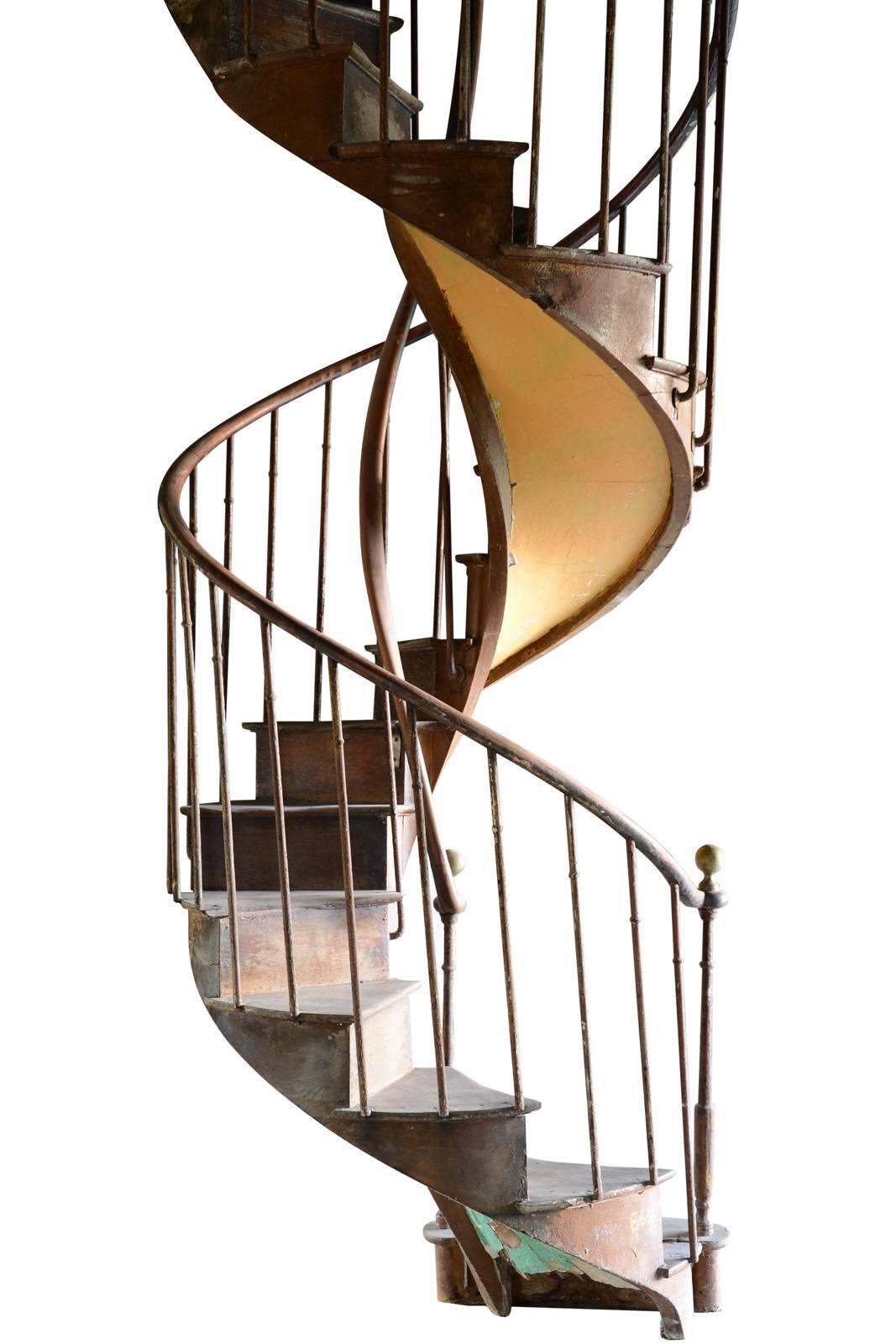 Spiral Staircase Dated from the 19th Century In Good Condition In Richebourg, Yvelines