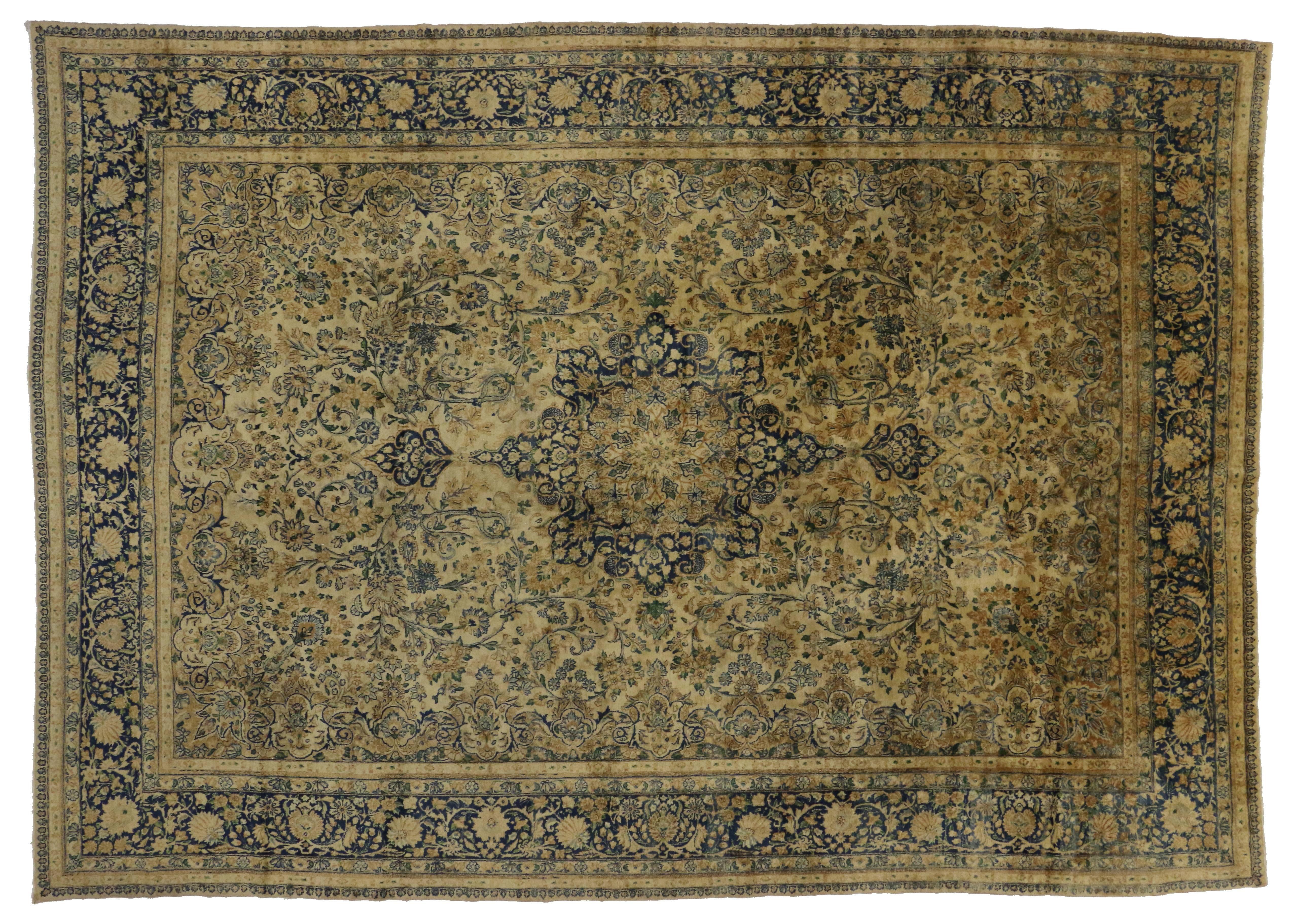 73582 Antique Persian Kerman Rug with Hollywood Regency Style. With a timeless floral pattern and rustic sensibility with a hint of romantic connotations, this hand knotted wool antique Persian Kerman rug beautifully embodies Hollywood Regency