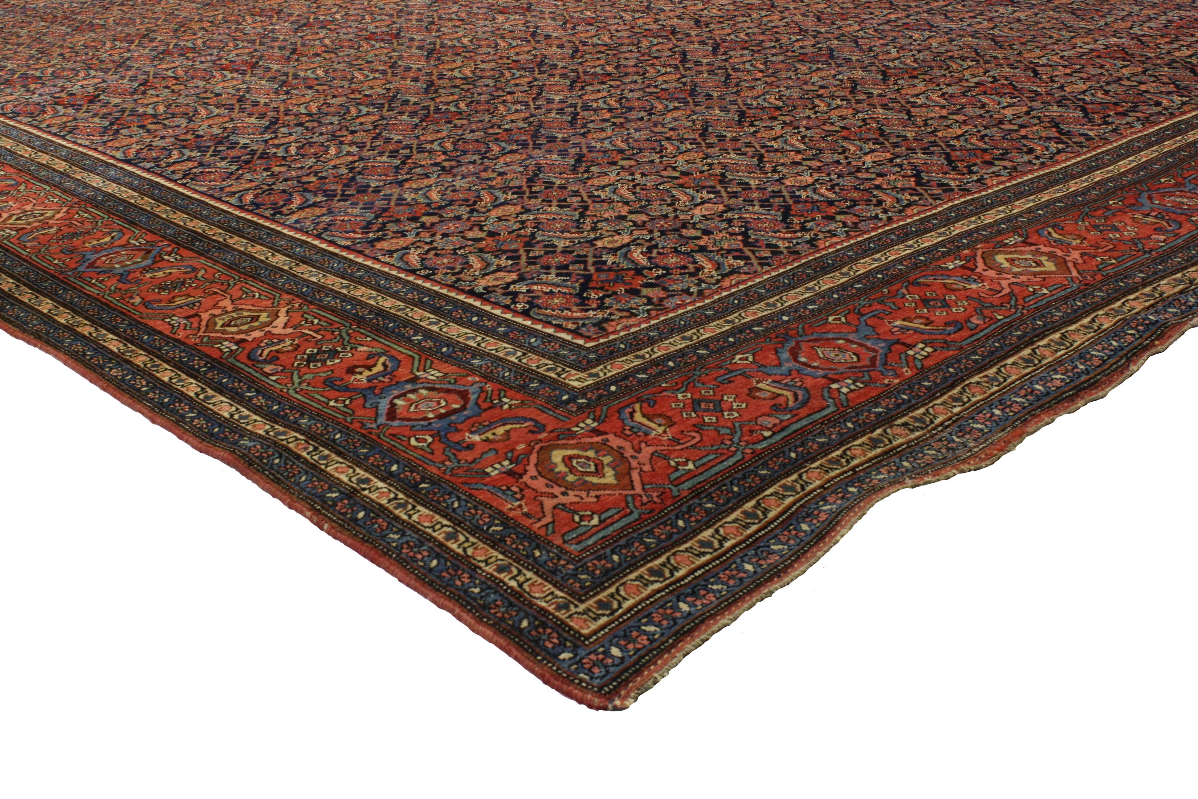 76785 Tapis antique persan Bijar Palace avec style anglais traditionnel et moderne 13'00 x 22'08. Doté d'une élégance intemporelle et d'un charme nostalgique, ce tapis de palais persan ancien en laine nouée à la main de type Bijar s'intègre