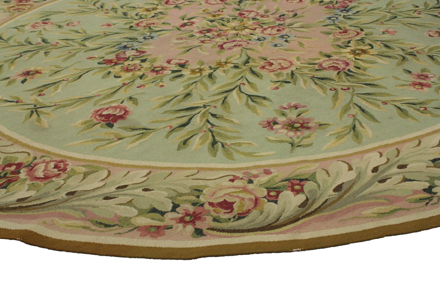 Antique French Aubusson Round Rug with Rococo Style For Sale at 1stdibs