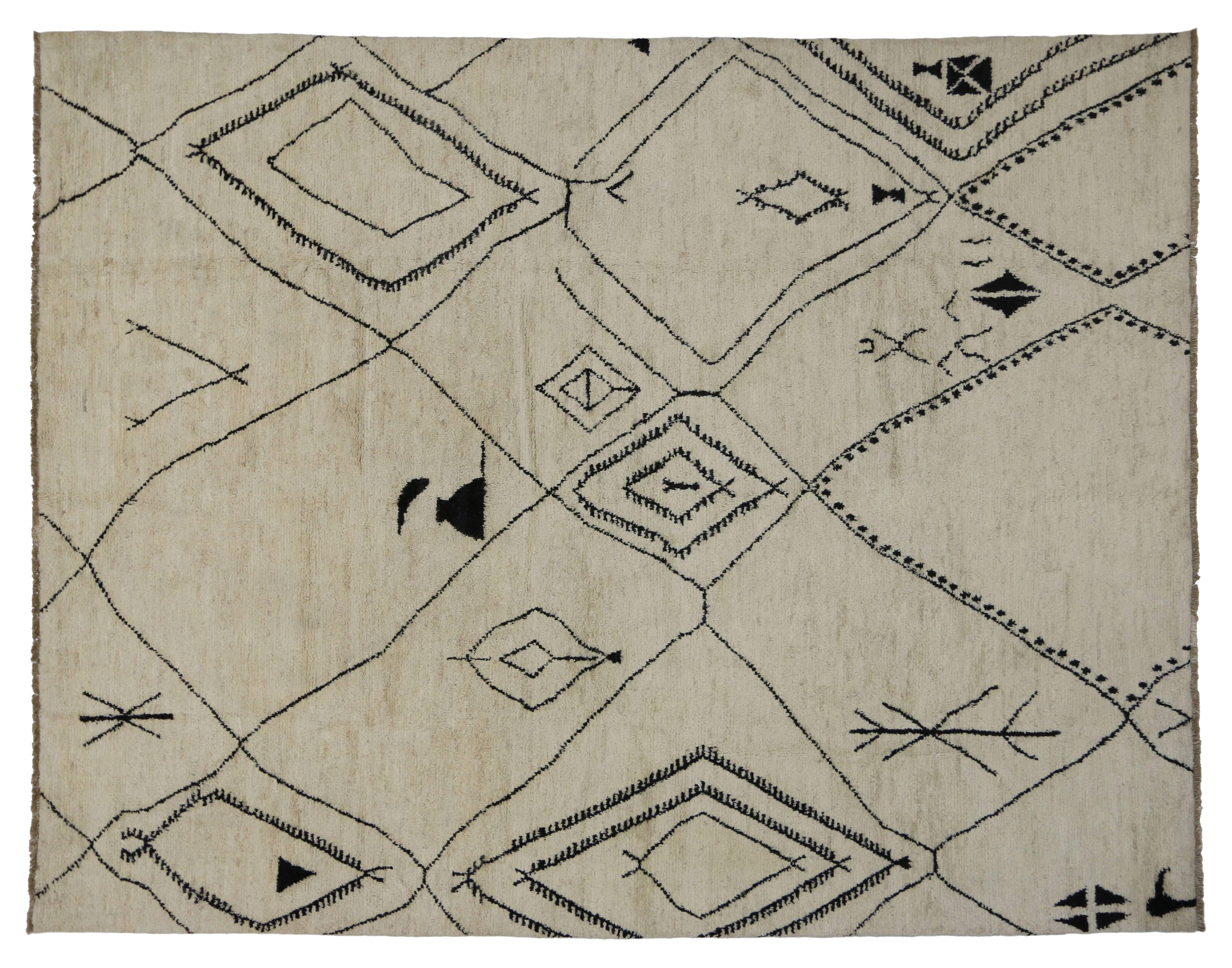 Mid-Century Modern Style Moroccan Rug with Tribal Design In Excellent Condition In Dallas, TX